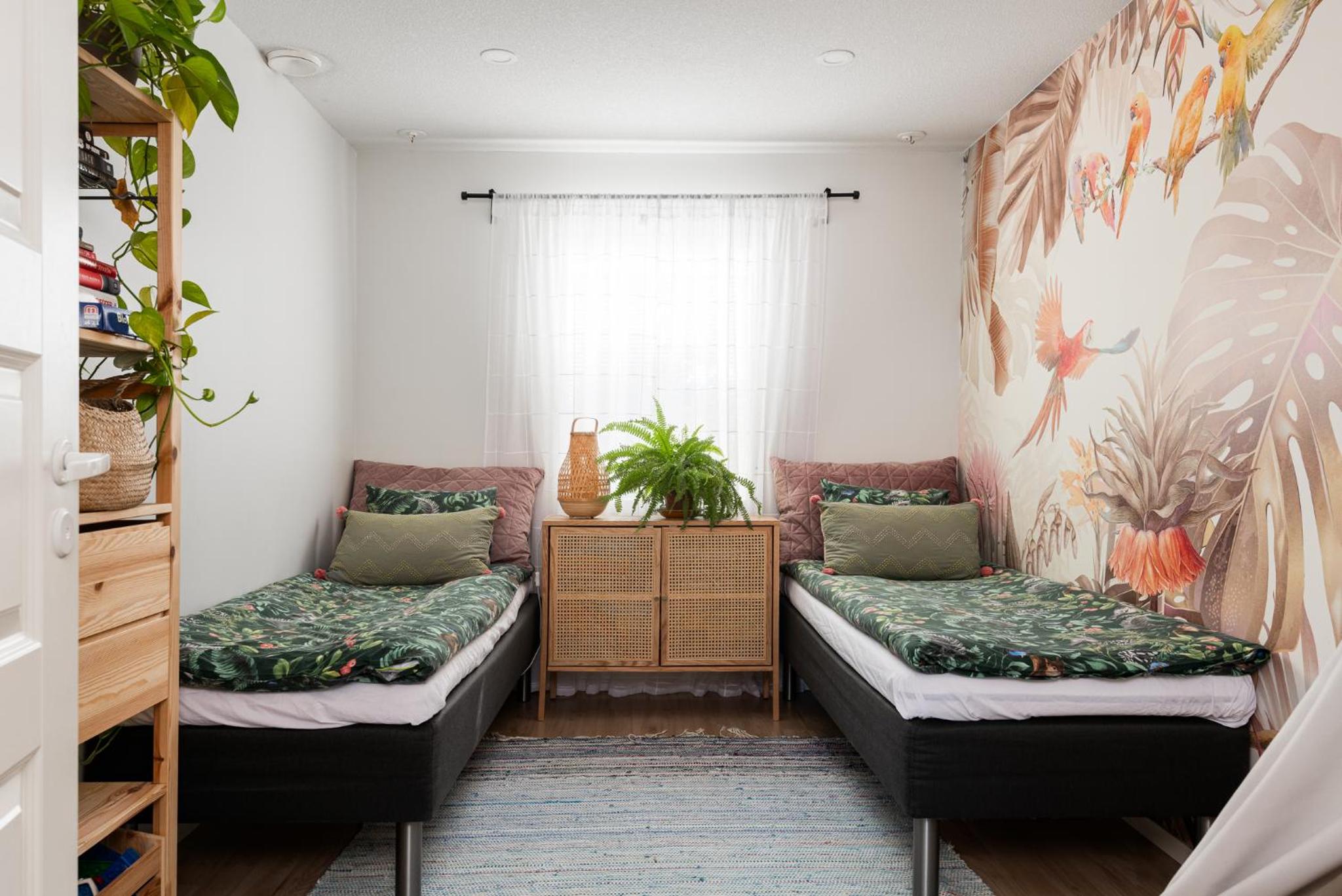 Three-Bedroom House - Photo 2
