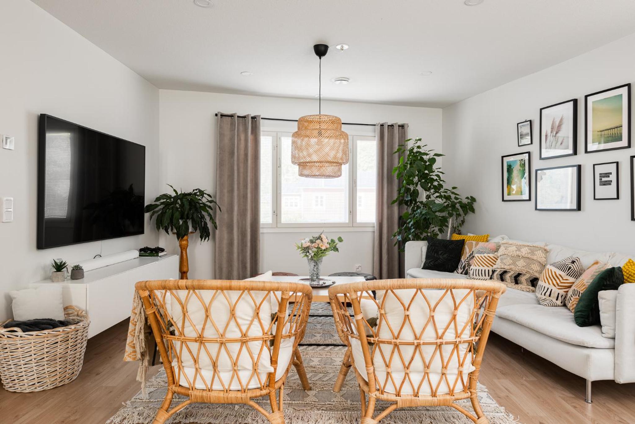 Three-Bedroom House - Photo 7