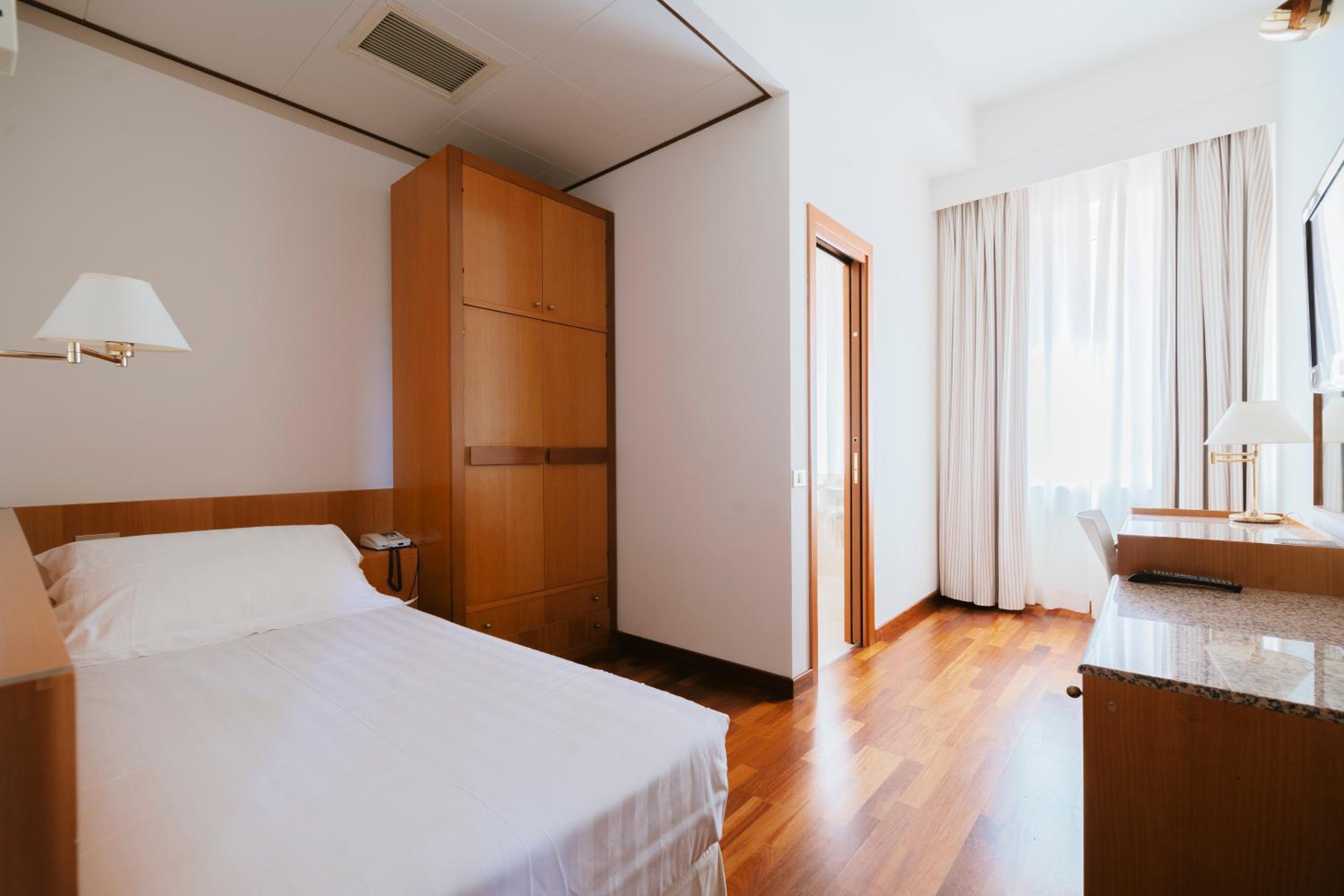Single Room photo 2