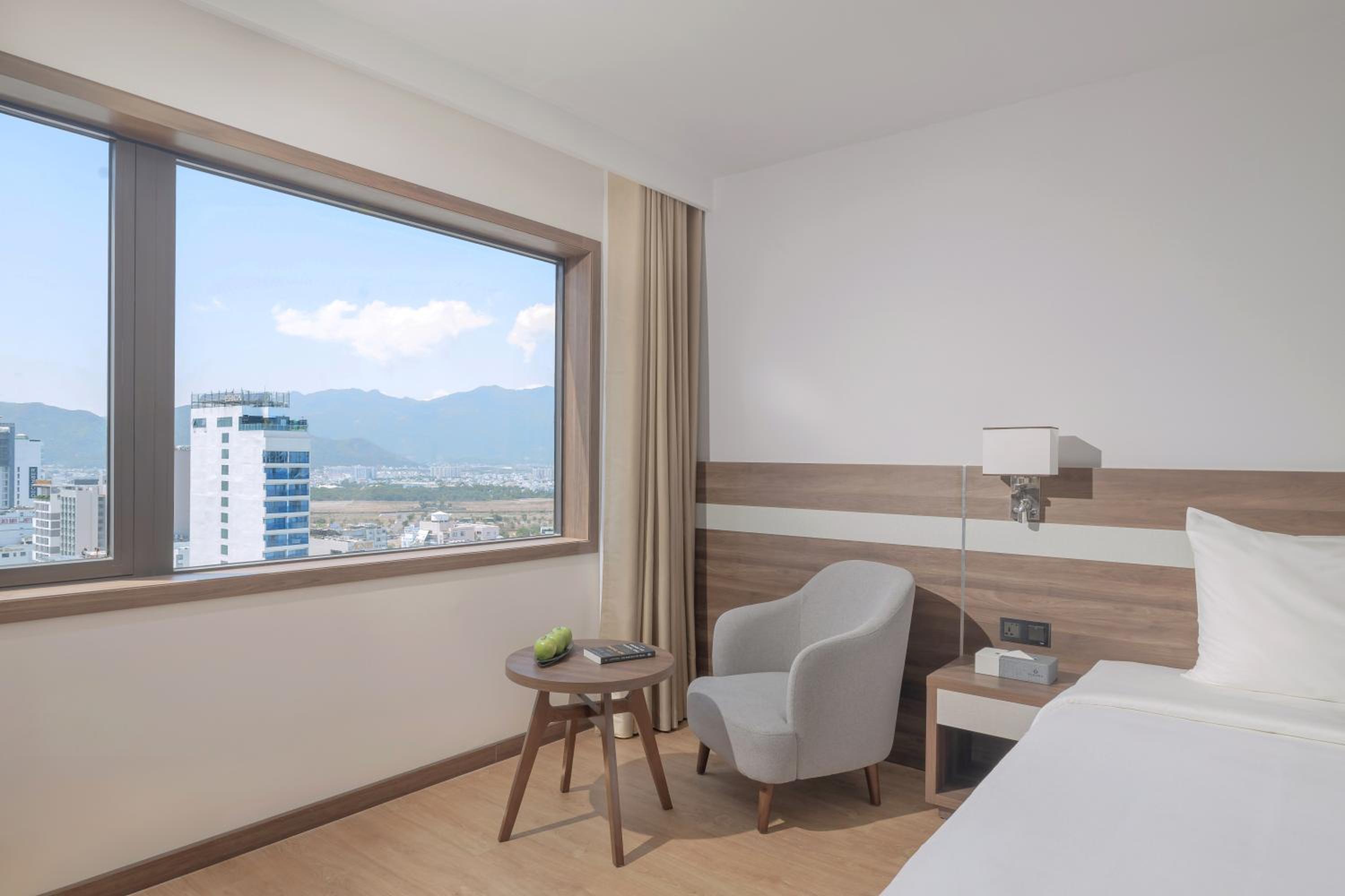 Superior Double or Twin Room with City View - Photo 6