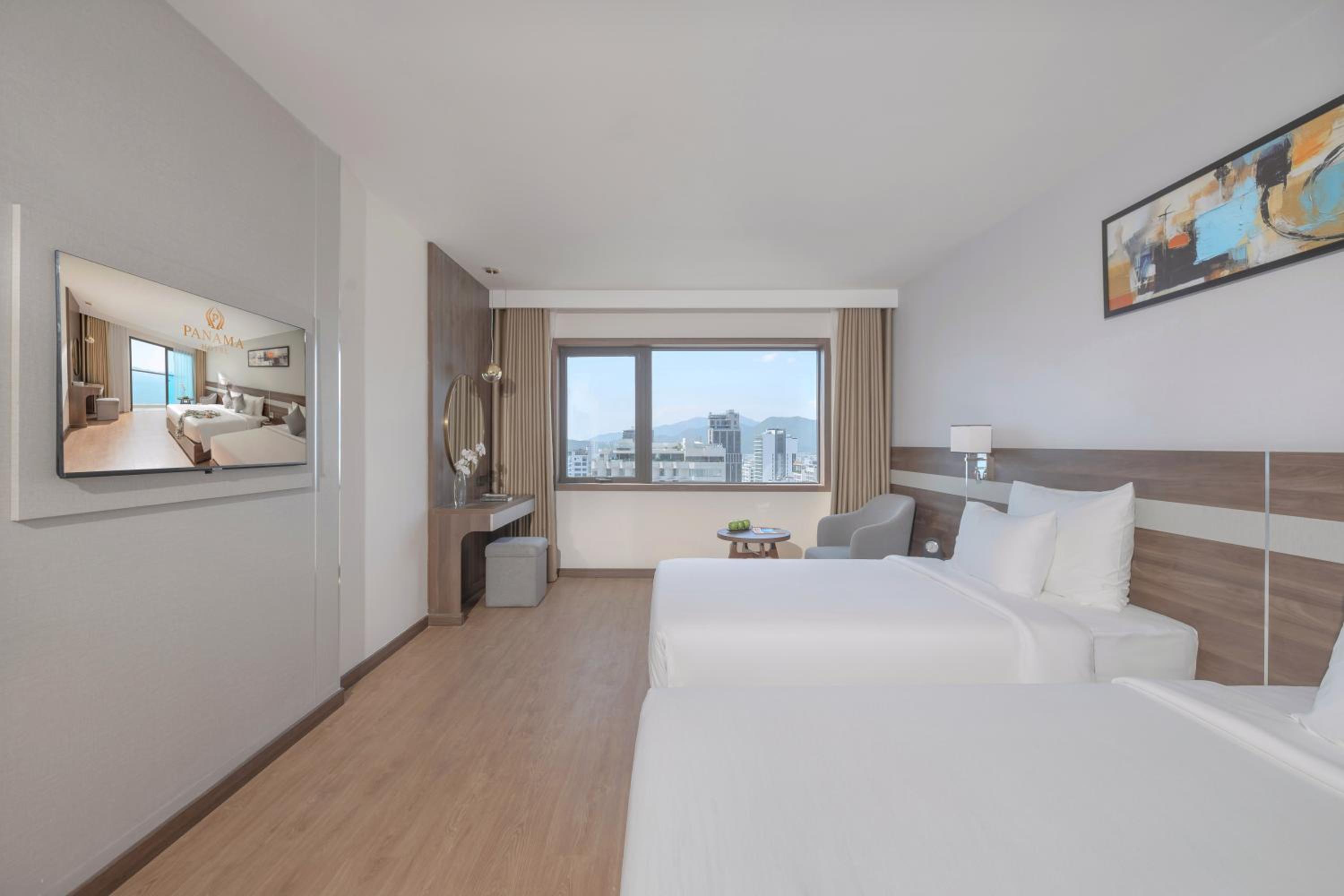 Superior Double or Twin Room with City View - Photo 3