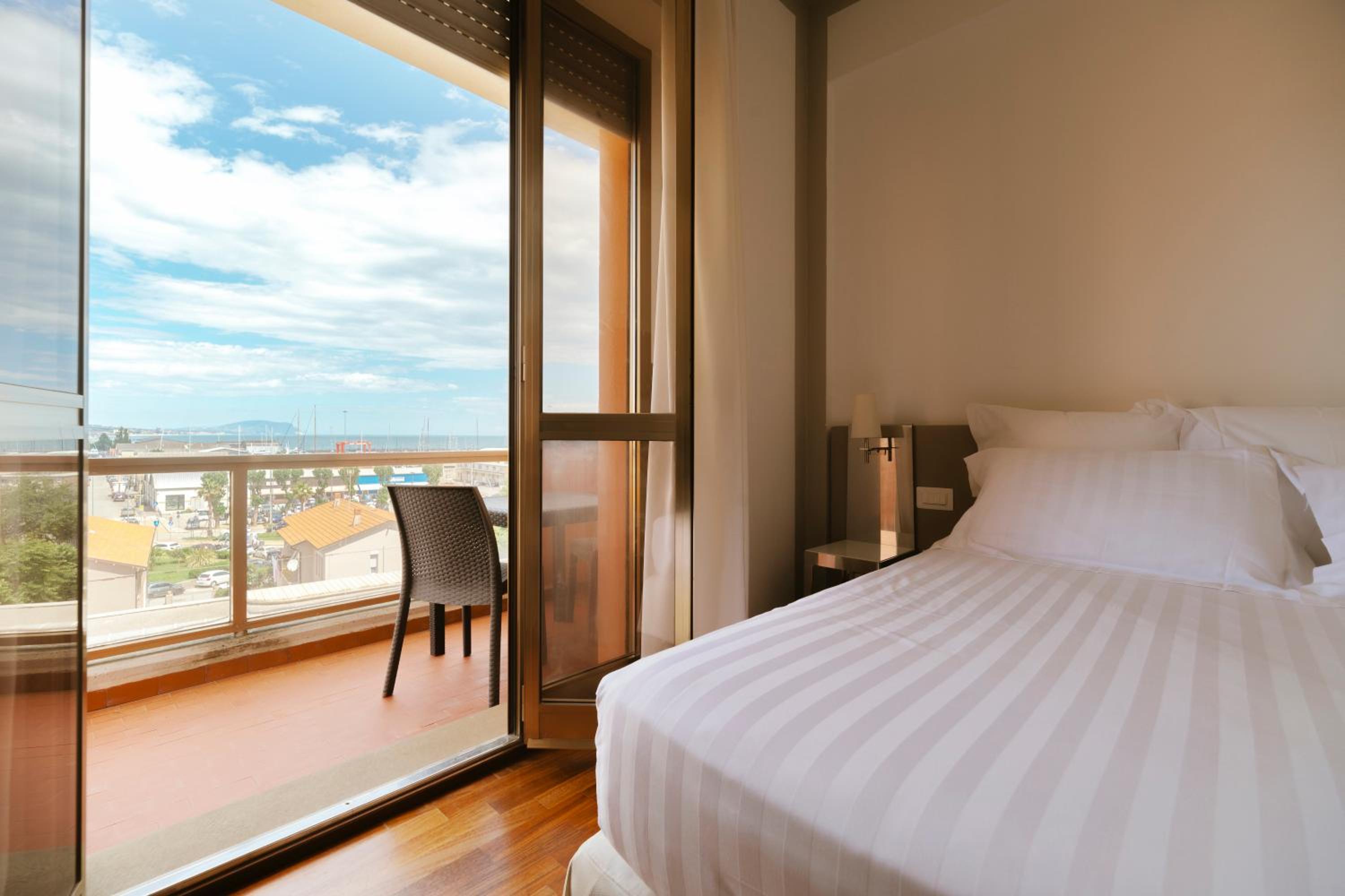 Double Room with Balcony - Photo 1