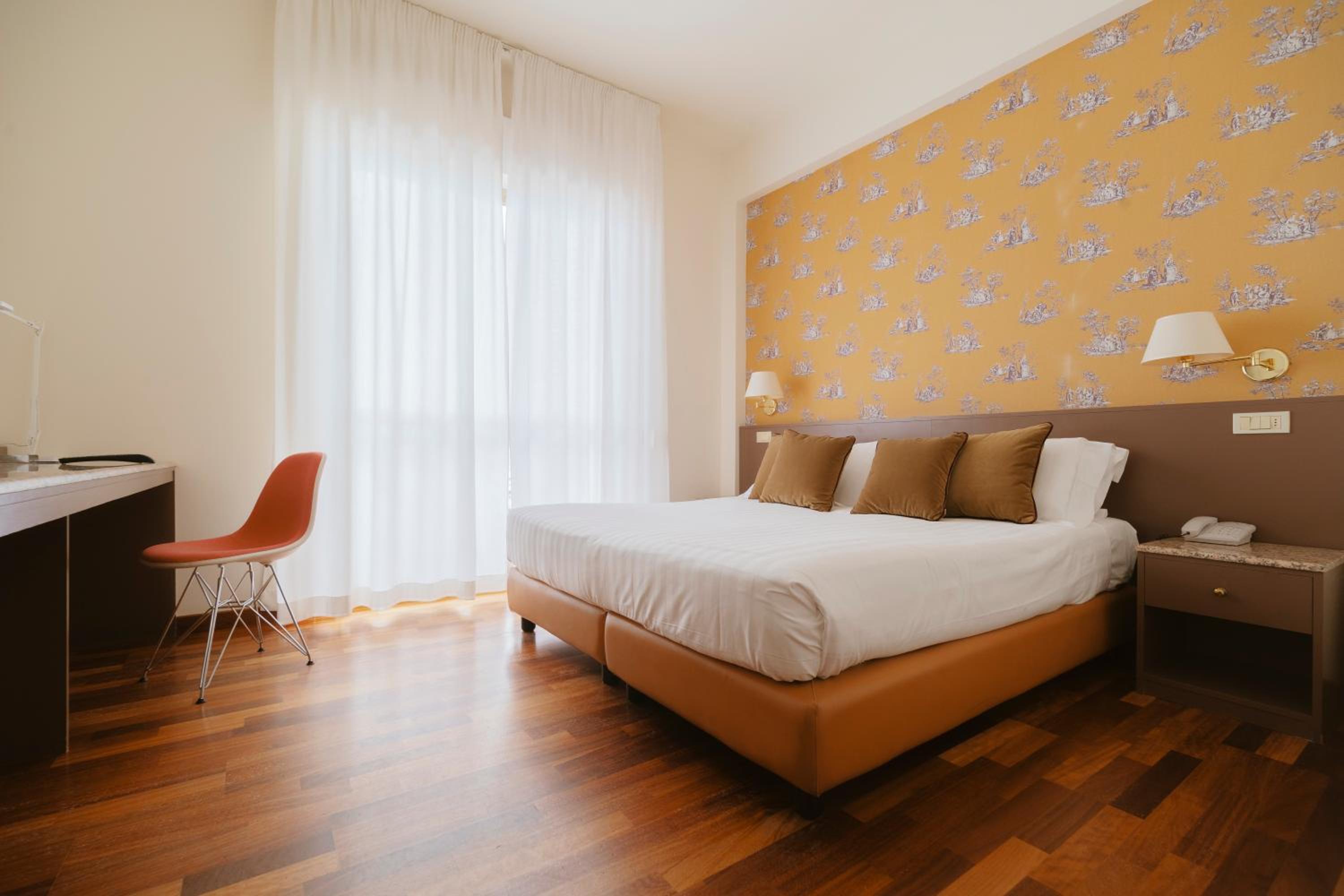 Double Room with Balcony - Photo 2