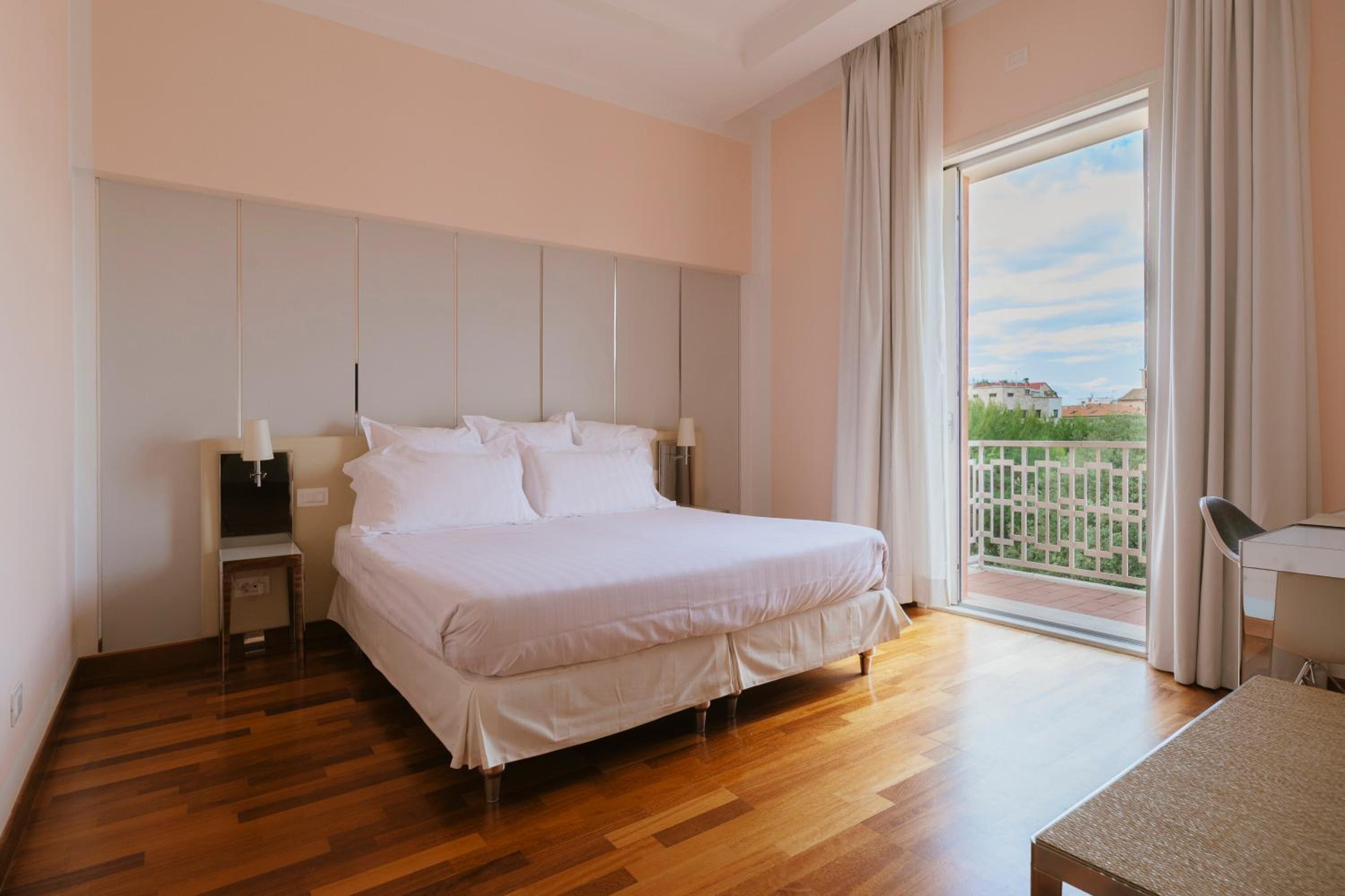 Double Room - Photo 1