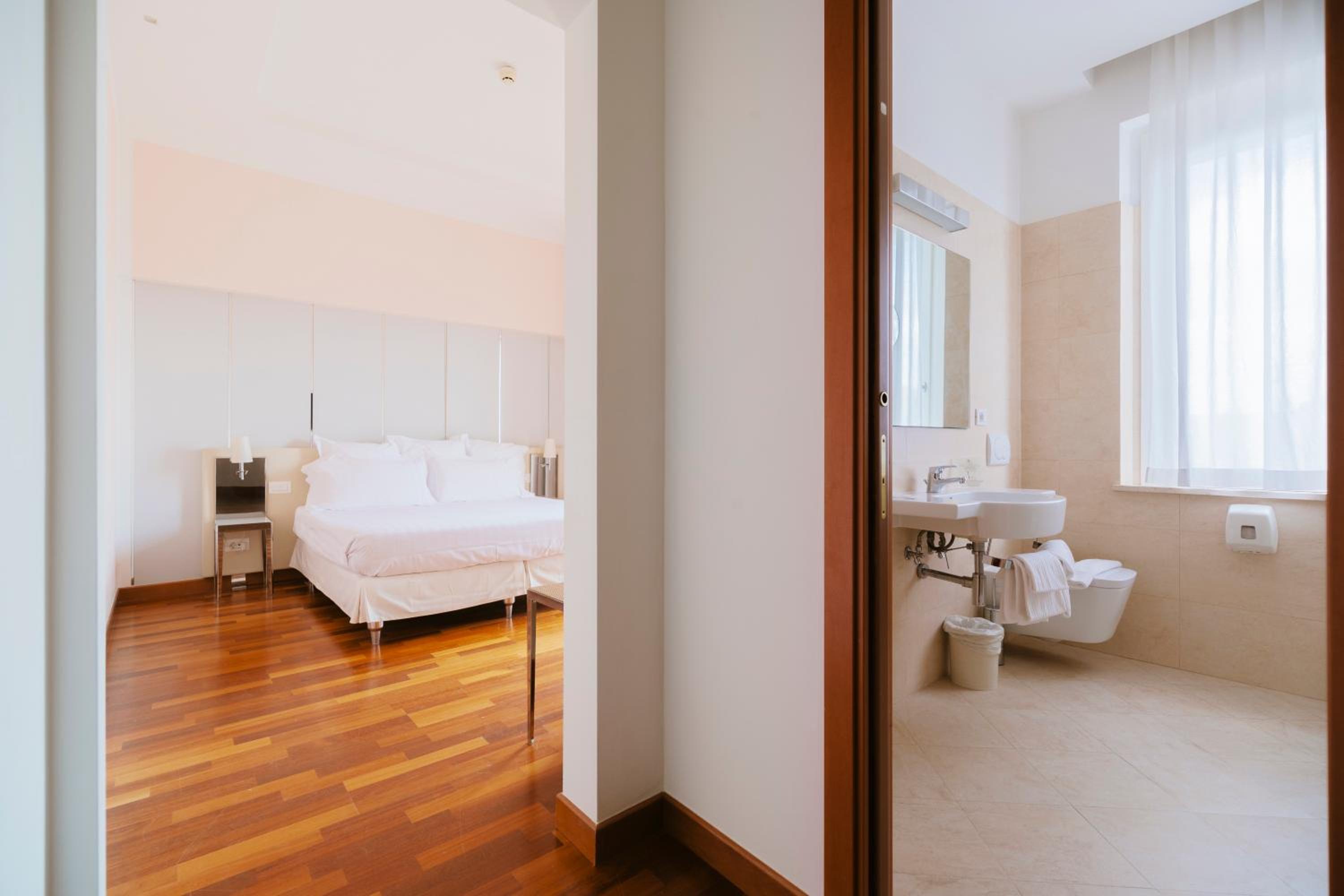 Double Room - Photo 6
