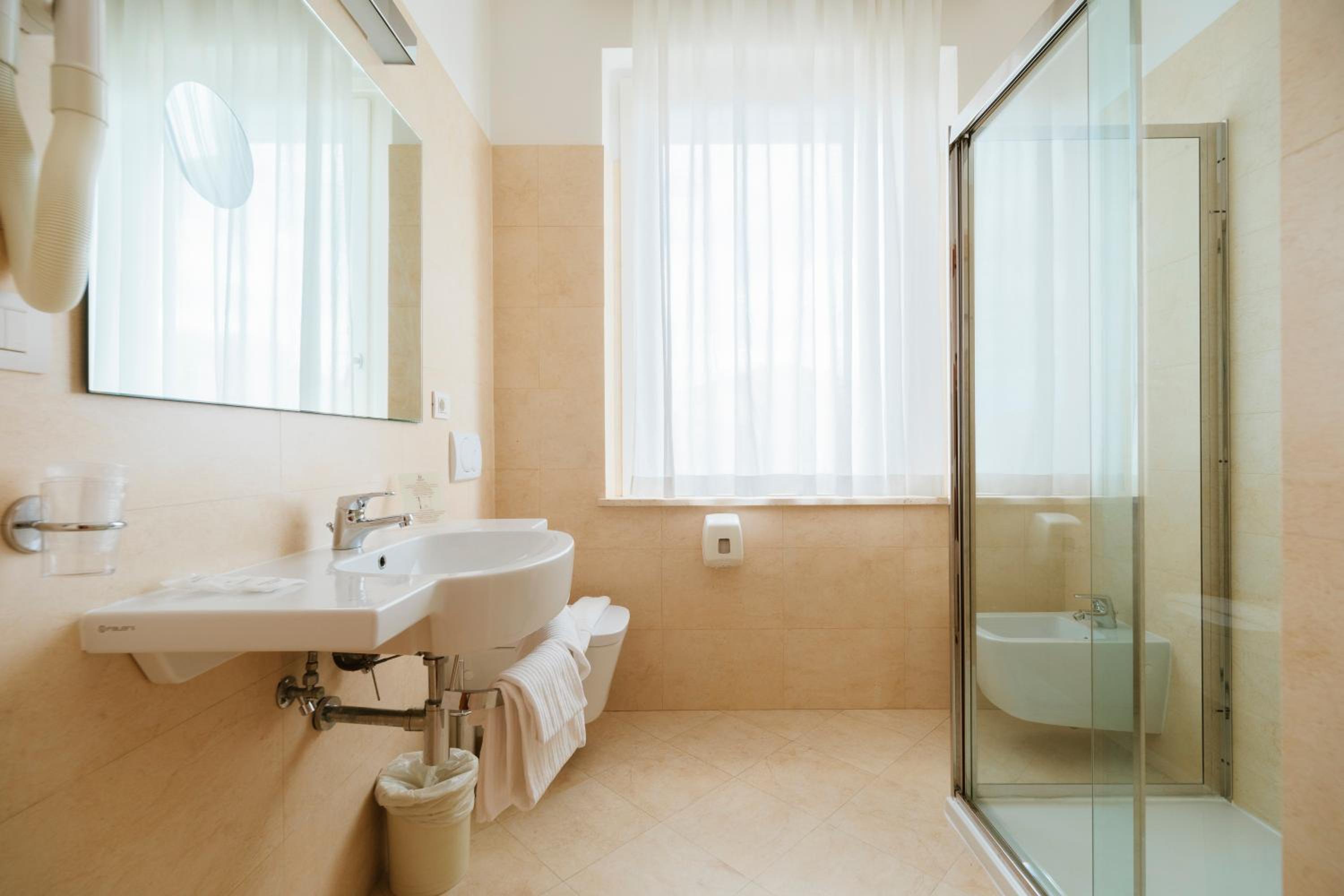 Double Room - Photo 3