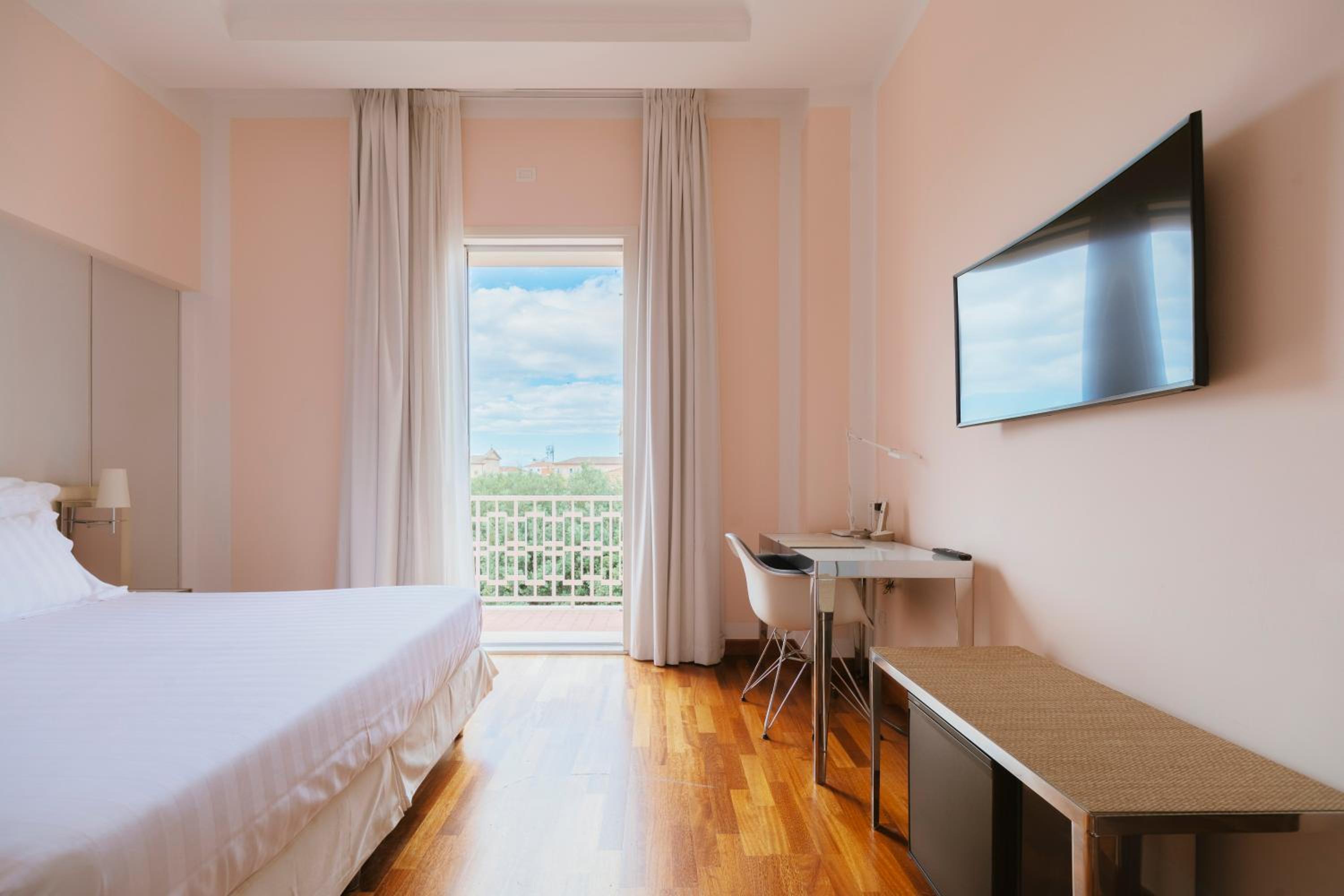 Double Room - Photo 2