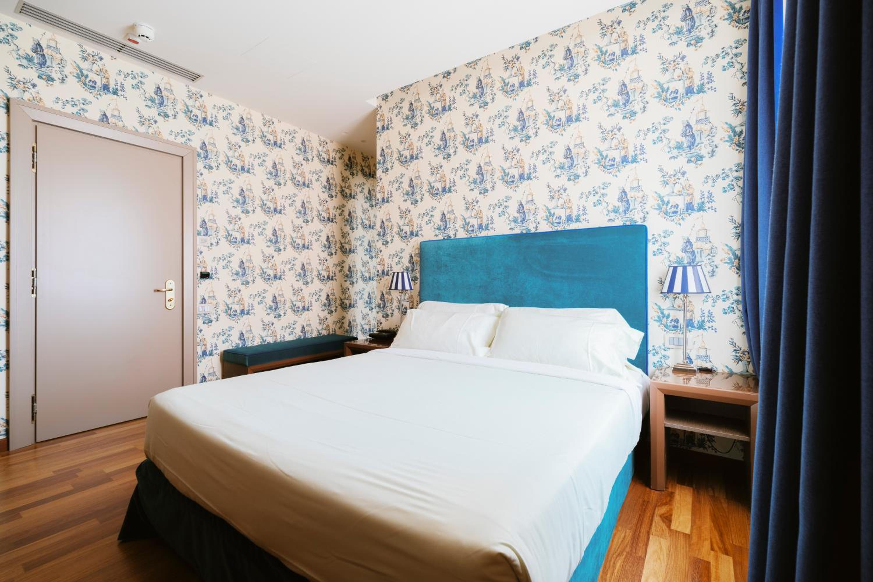Deluxe Room - Photo 6