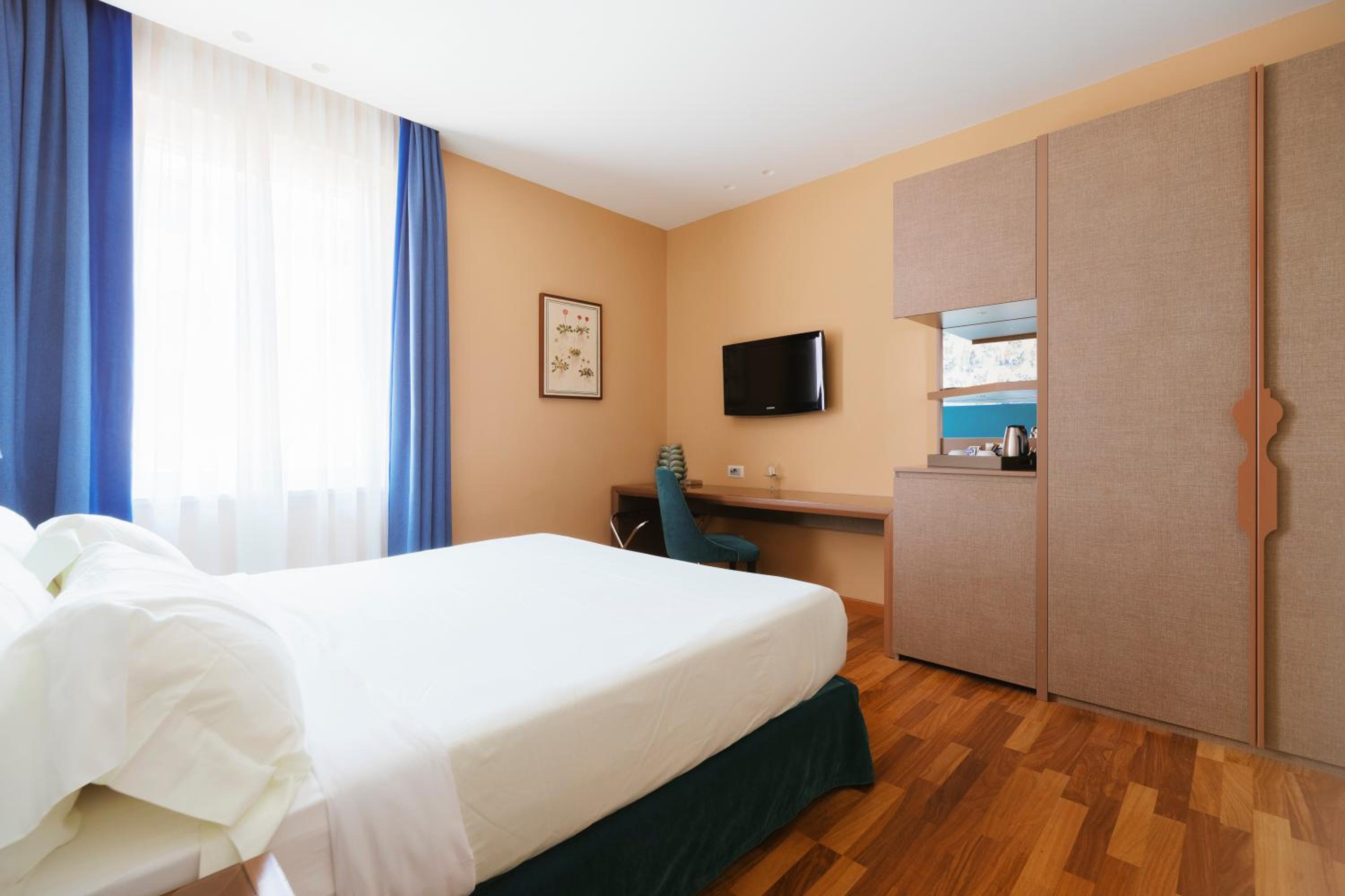 Deluxe Room - Photo 3