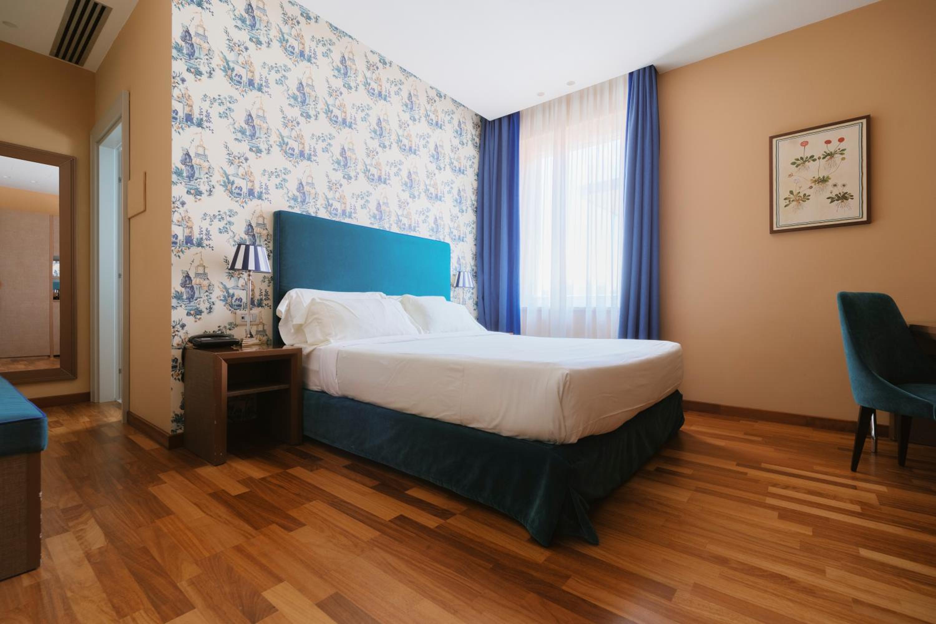 Deluxe Room - Photo 2