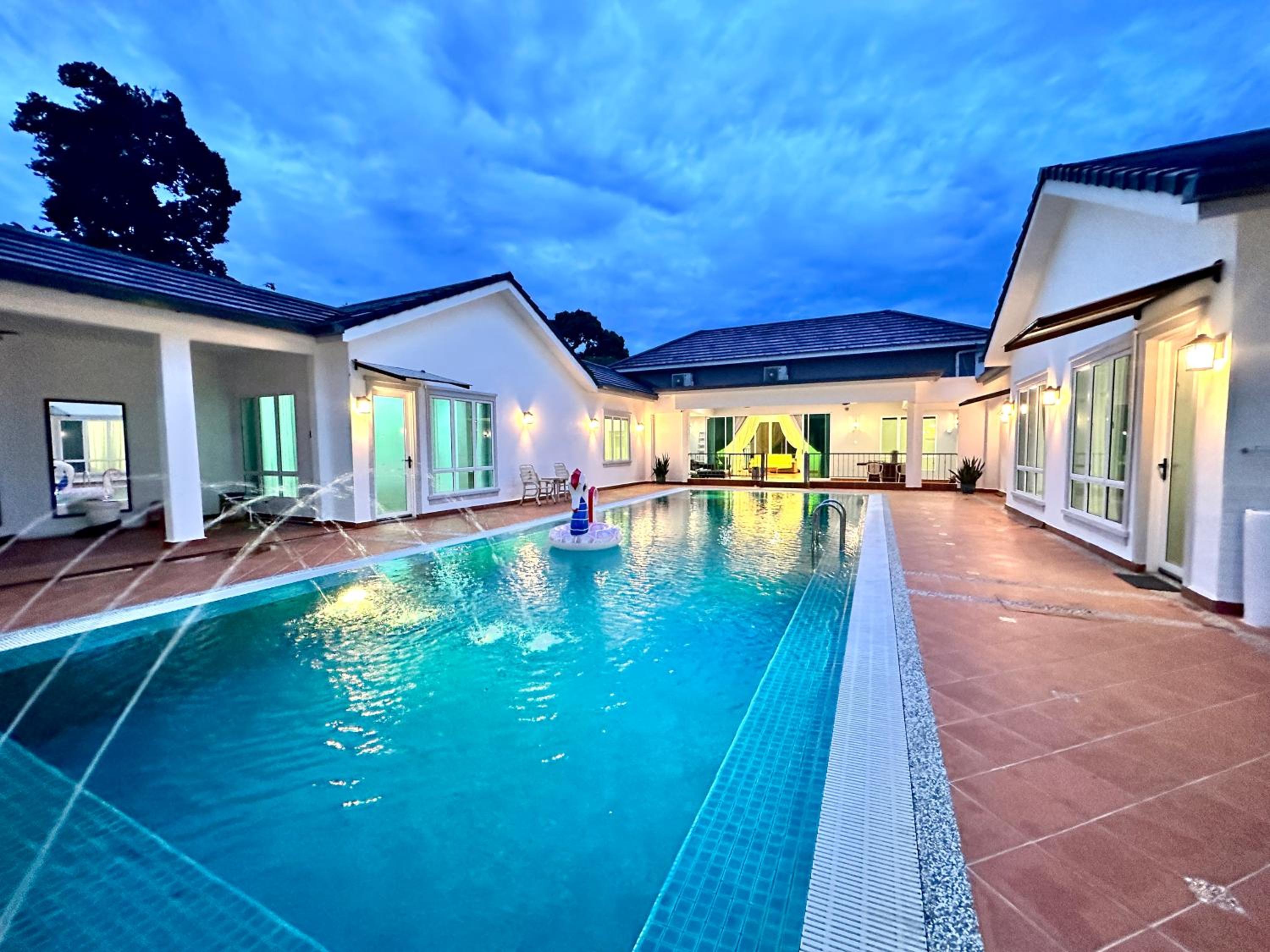 Villa photo 1
