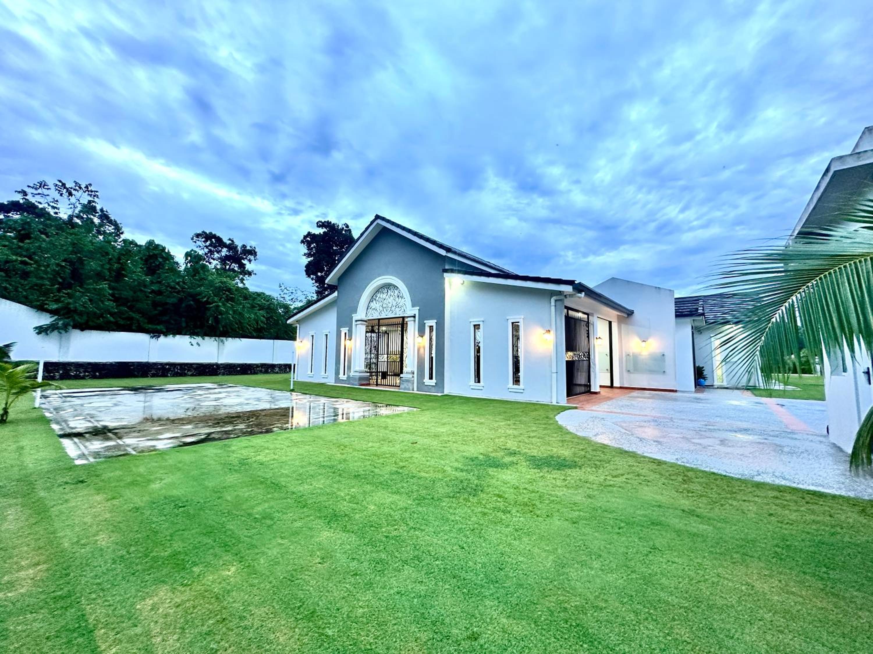 Villa photo 2