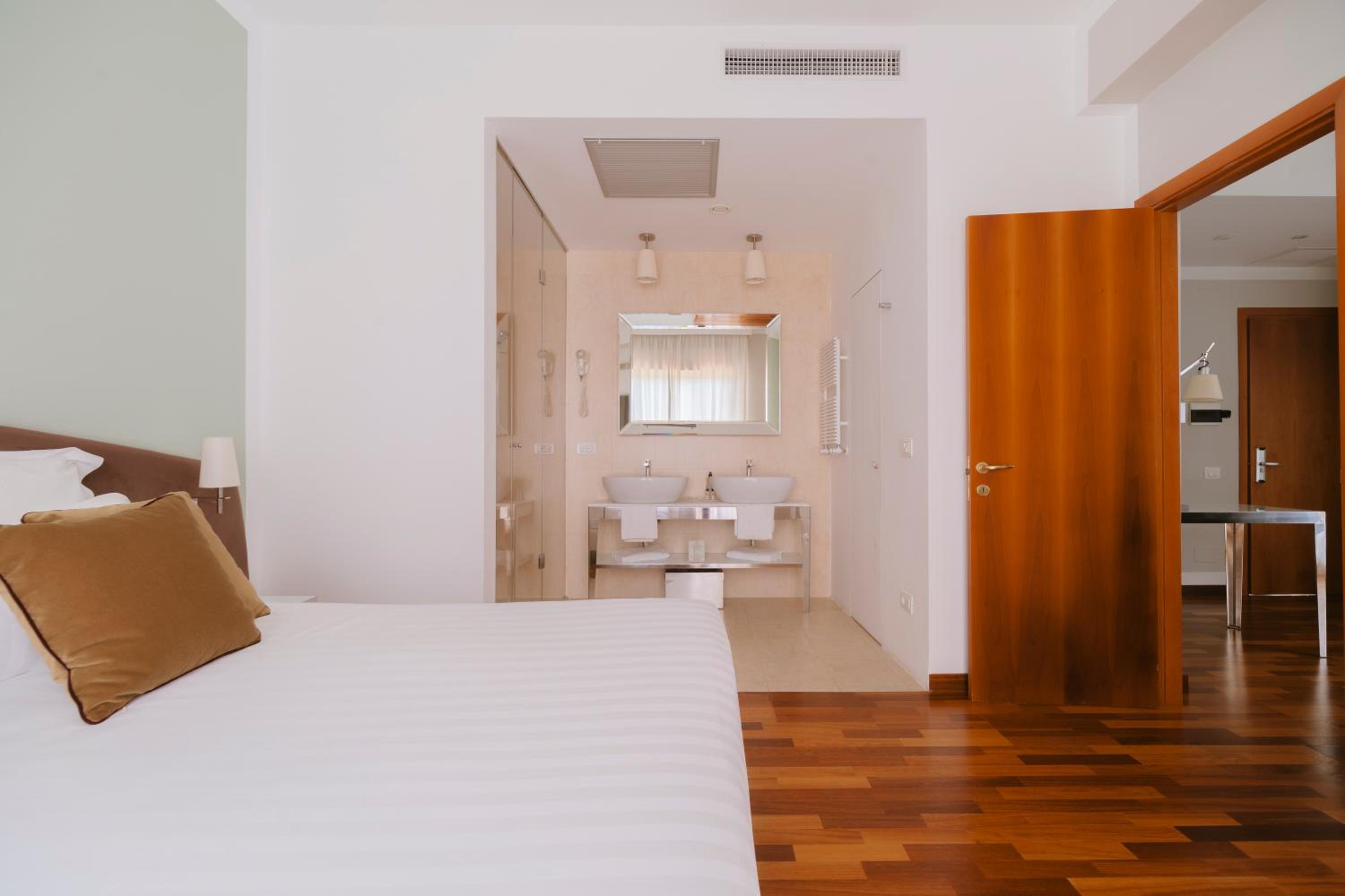 Junior Suite - Photo 9