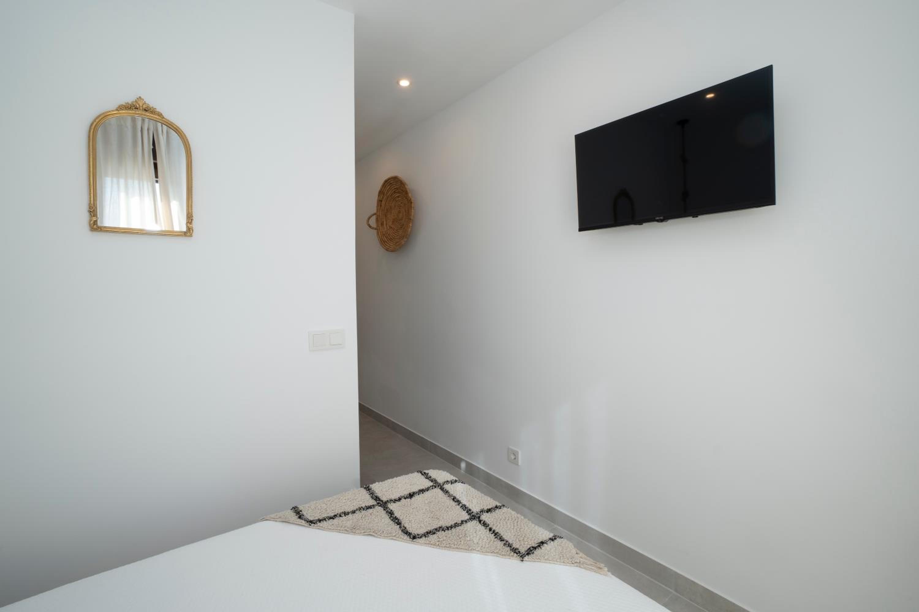 One-Bedroom Apartment photo 3