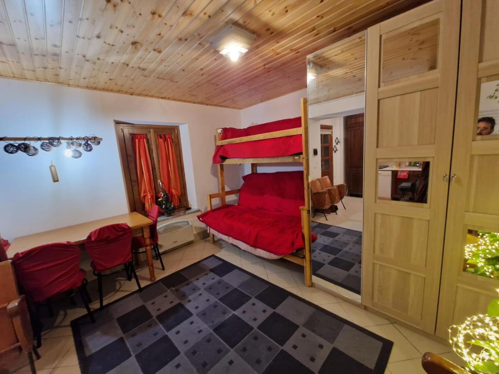 One-Bedroom House photo 1