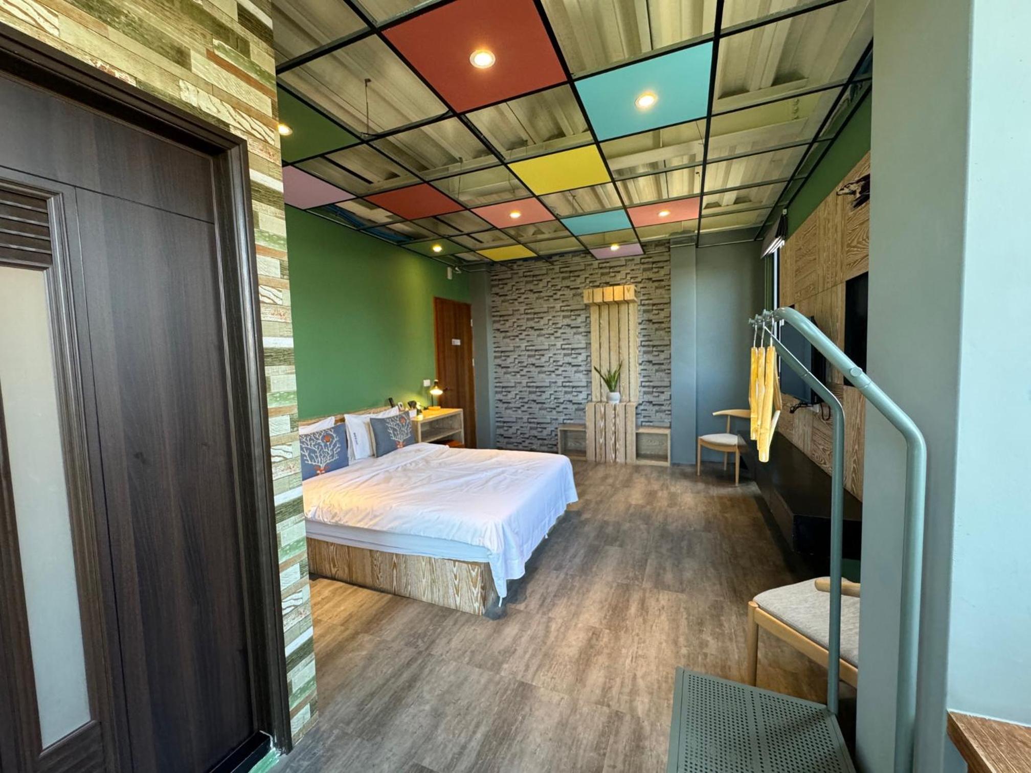 Room 301 photo 2