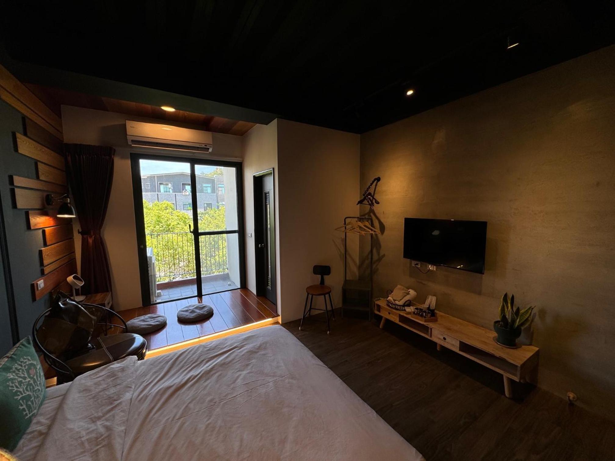 Room 302 photo 2