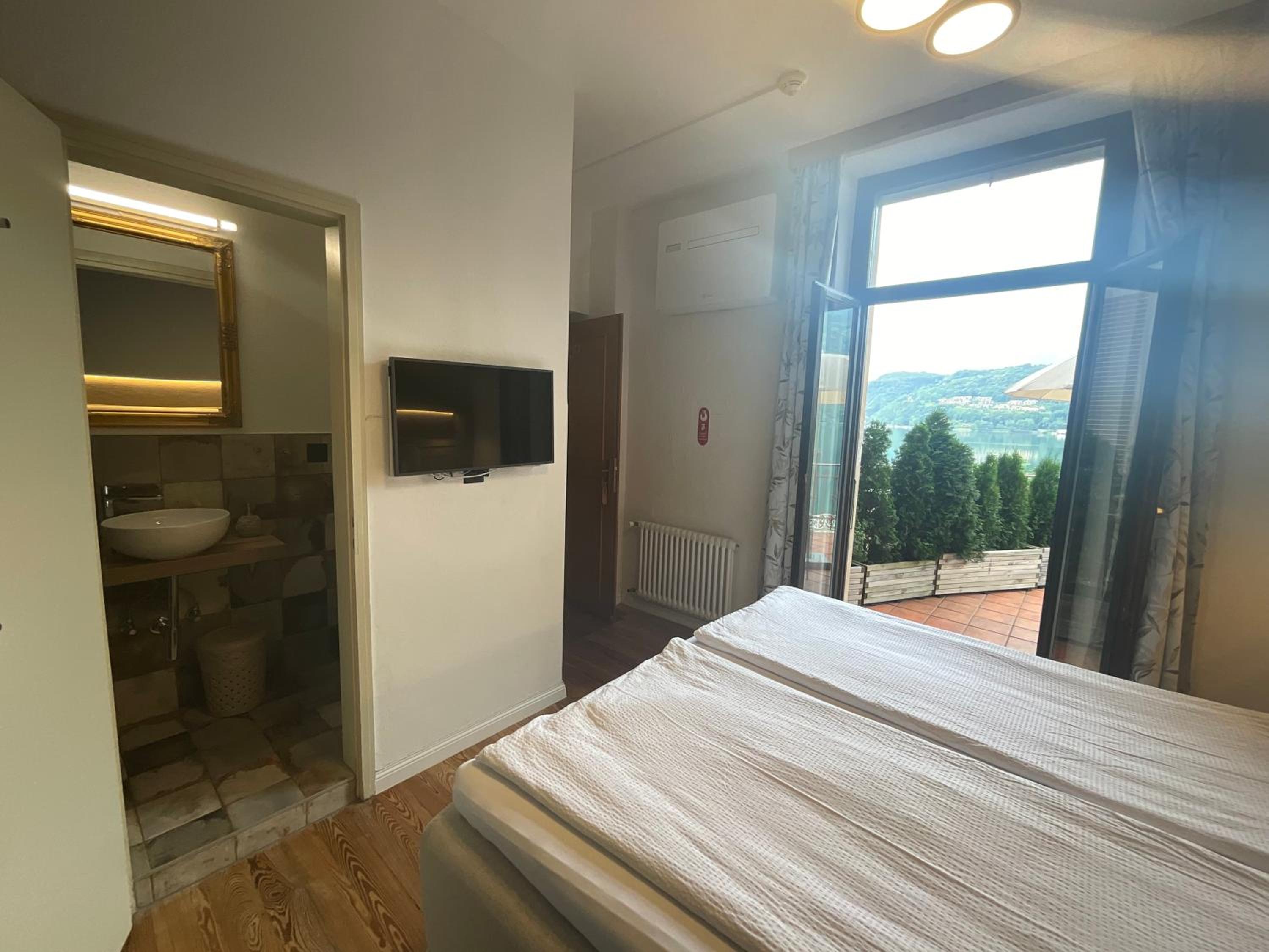 Double Room with Balcony photo 2
