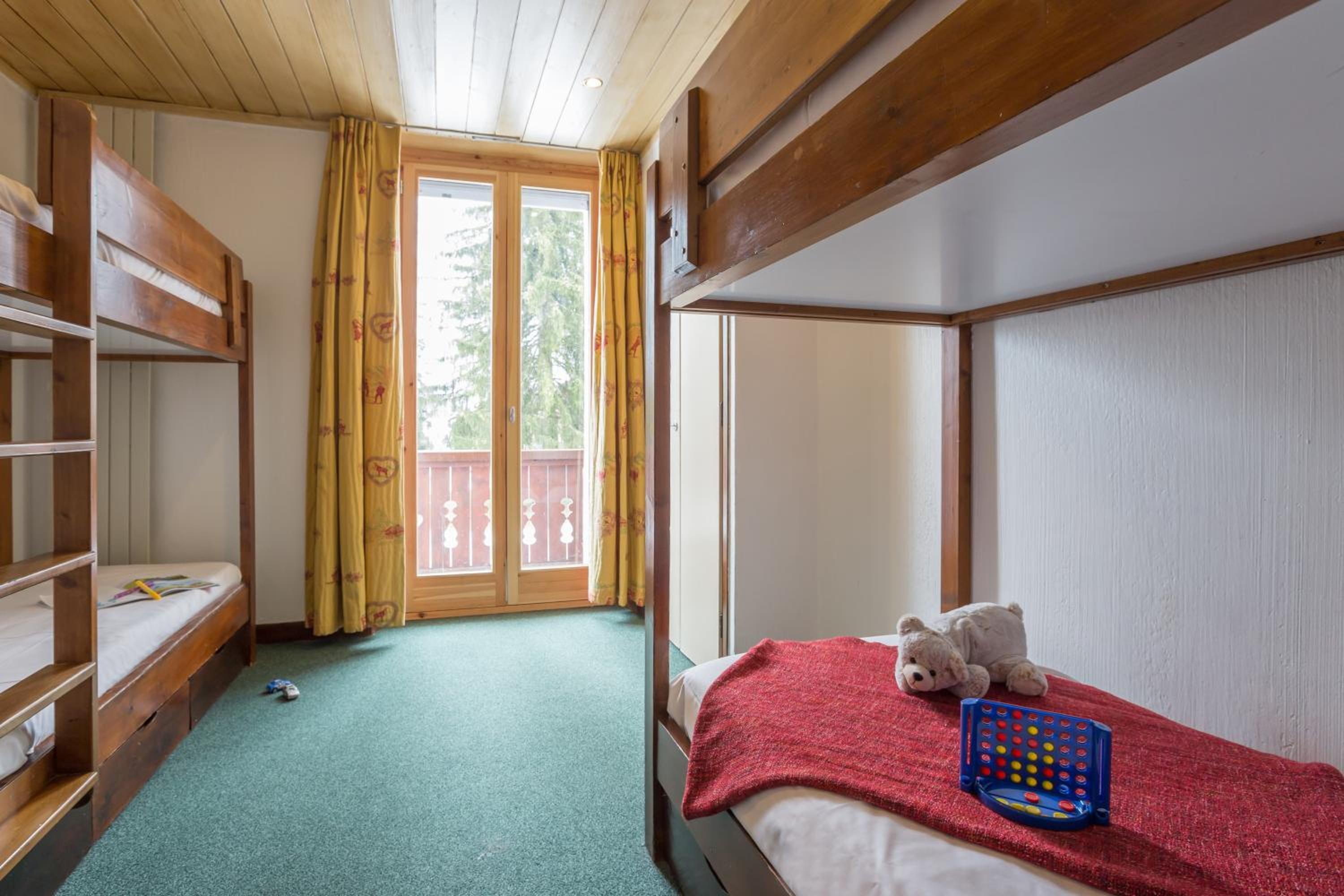 One-Bedroom Apartment with Sleeping Alcove (8 People)