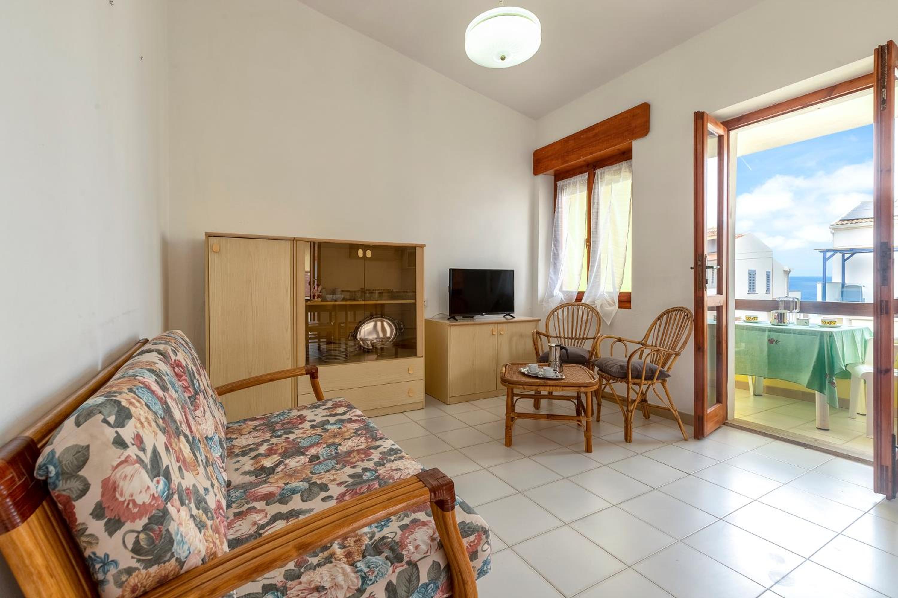 Two-Bedroom Deluxe Apartment with Balcony photo 1