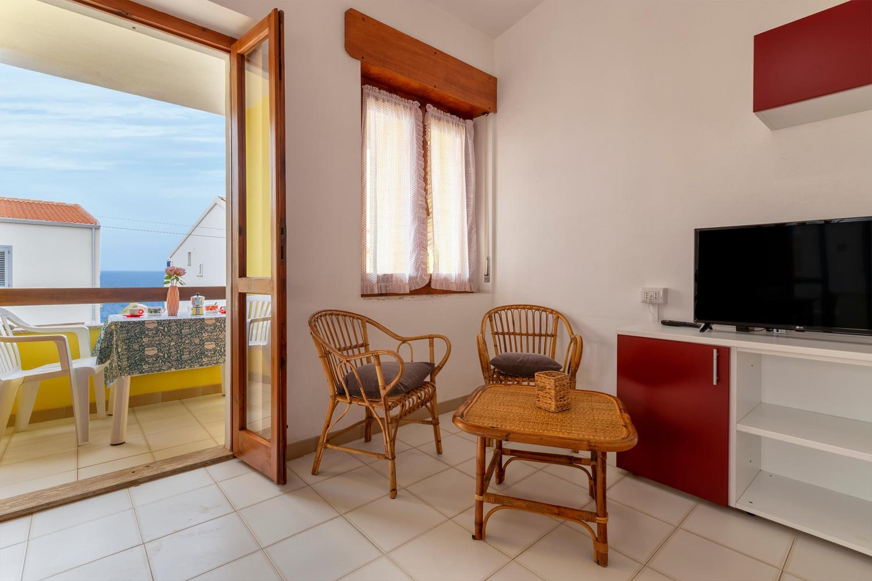 Two-Bedroom Deluxe Apartment with Balcony photo 2