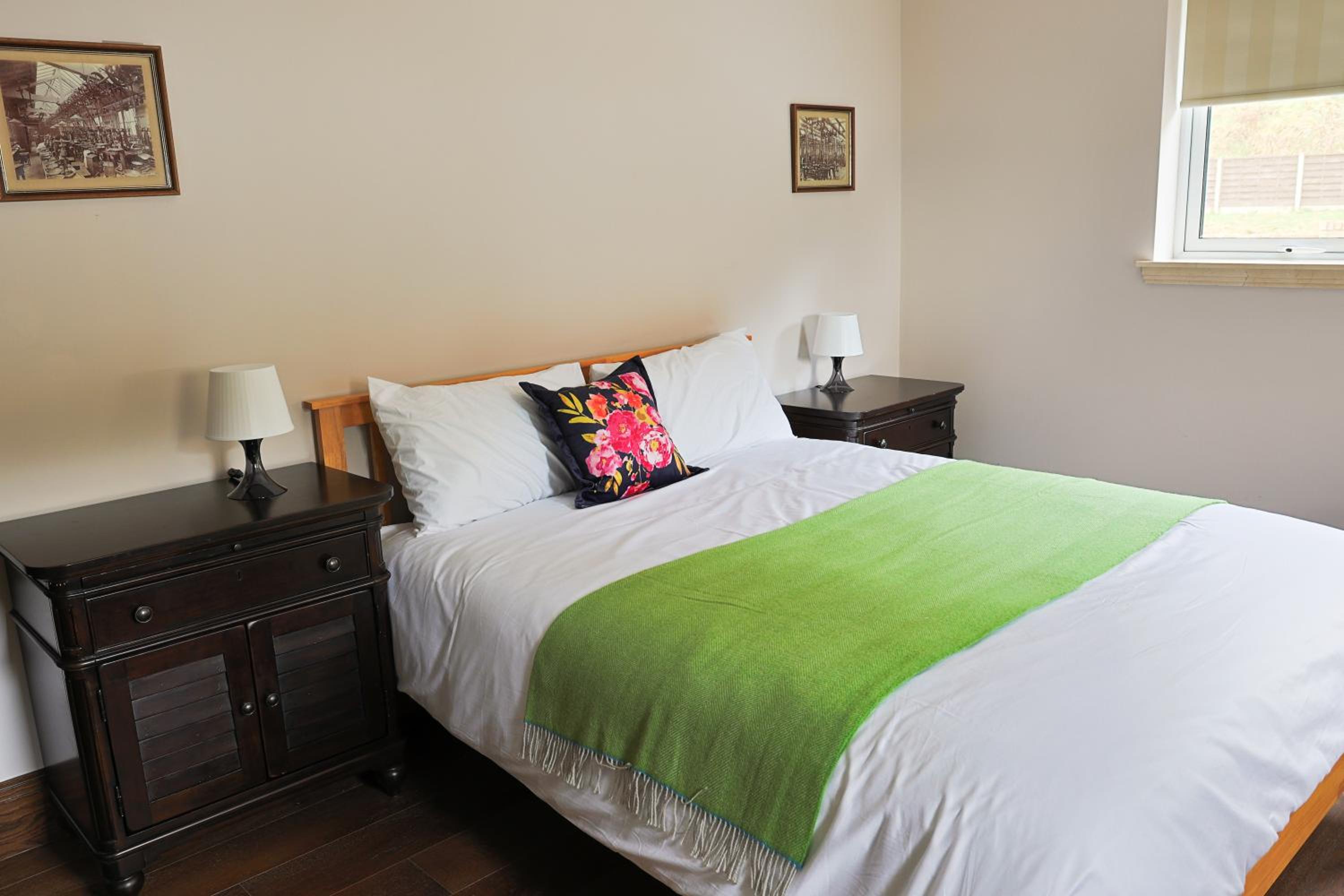 Six-Bedroom House photo 1