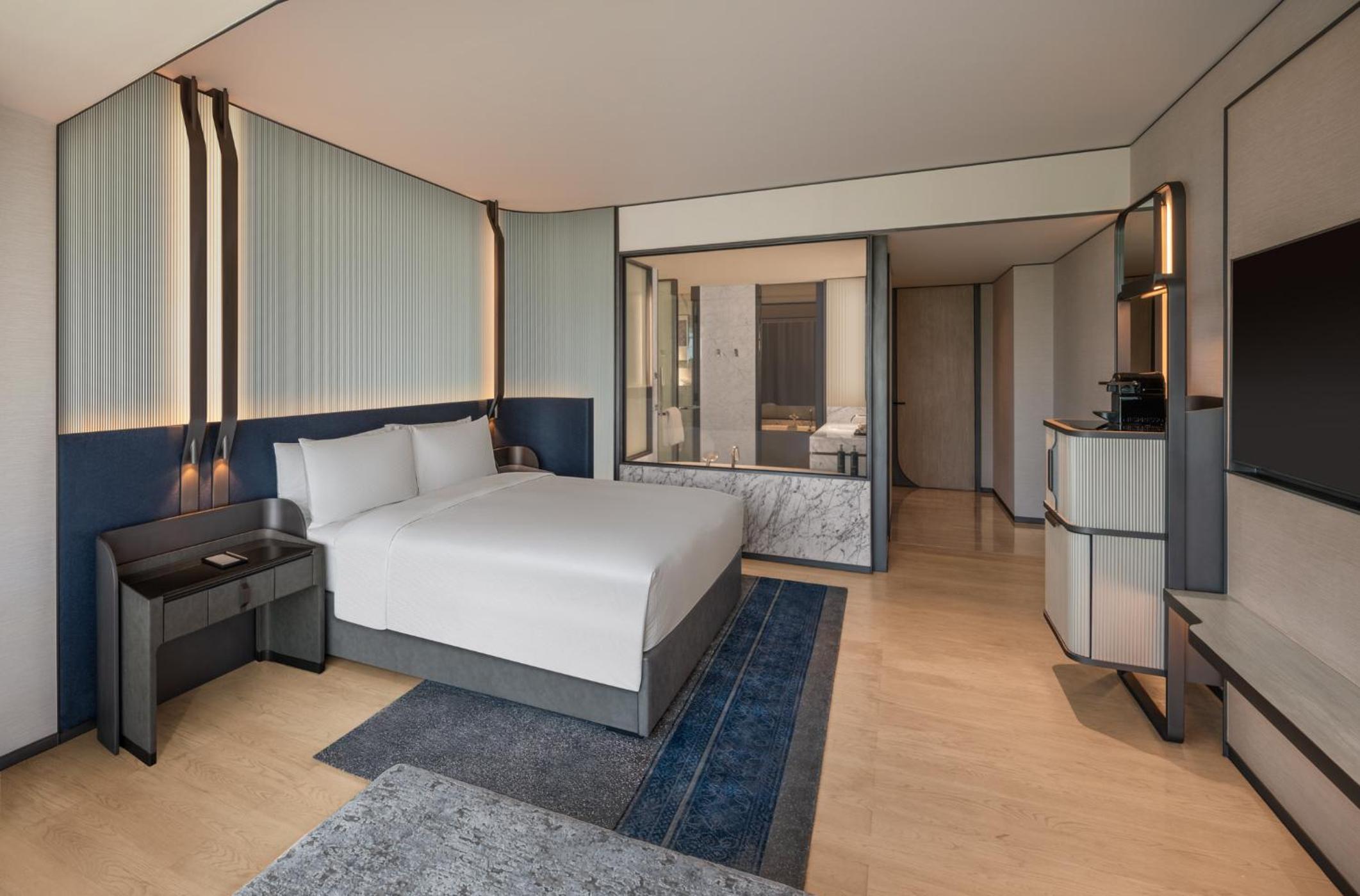 Deluxe King Room photo 3
