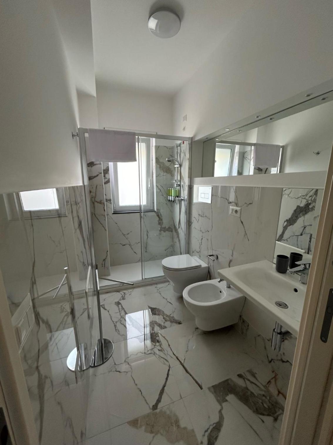 Deluxe Room (2 Adults + 1 Child) photo 2