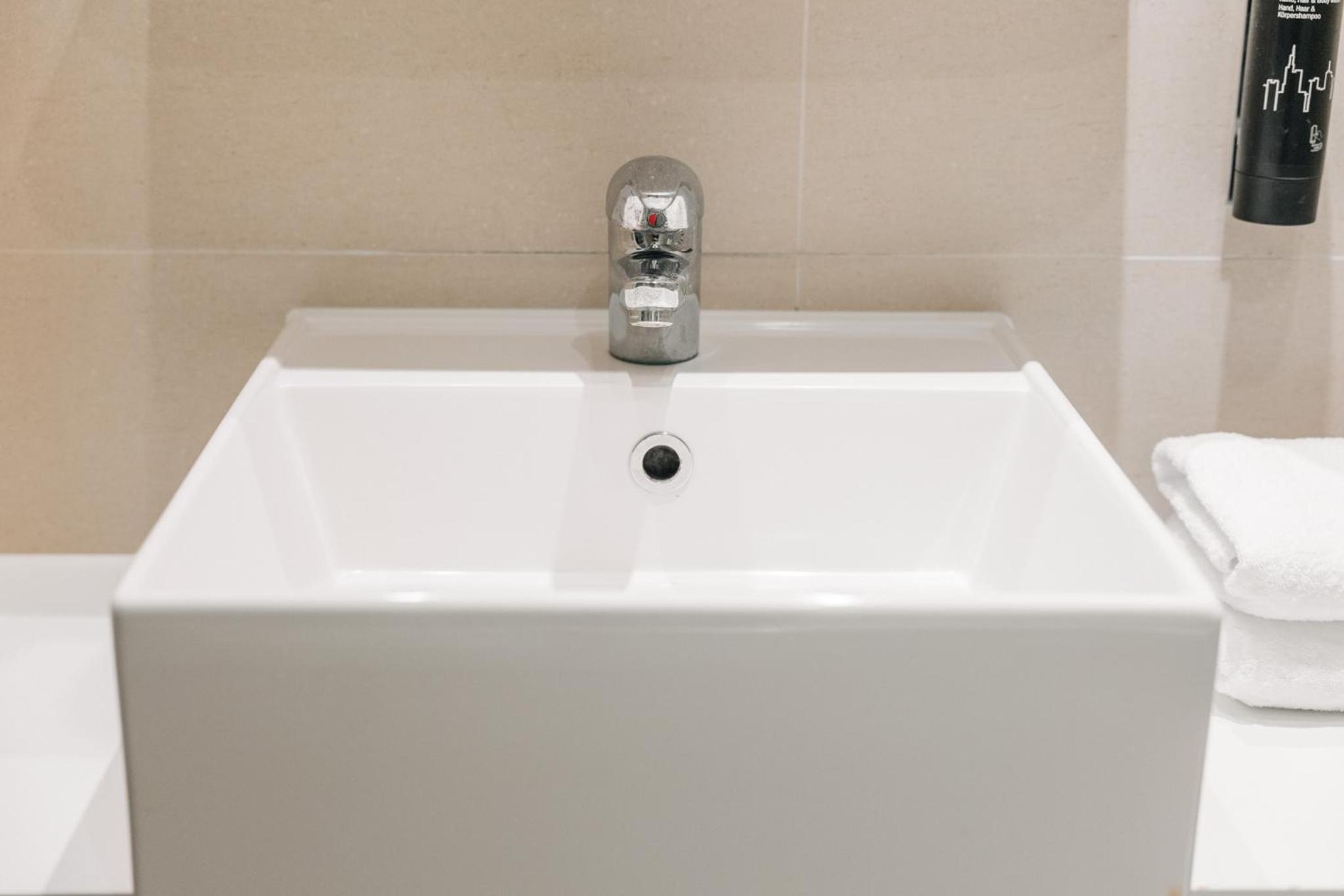 Double Room - Photo 5
