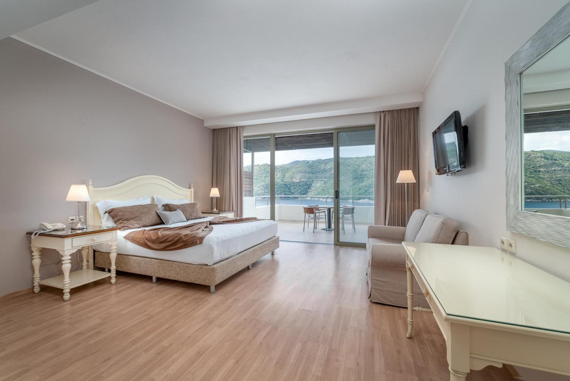 Junior Suite with Sea View - Photo 4