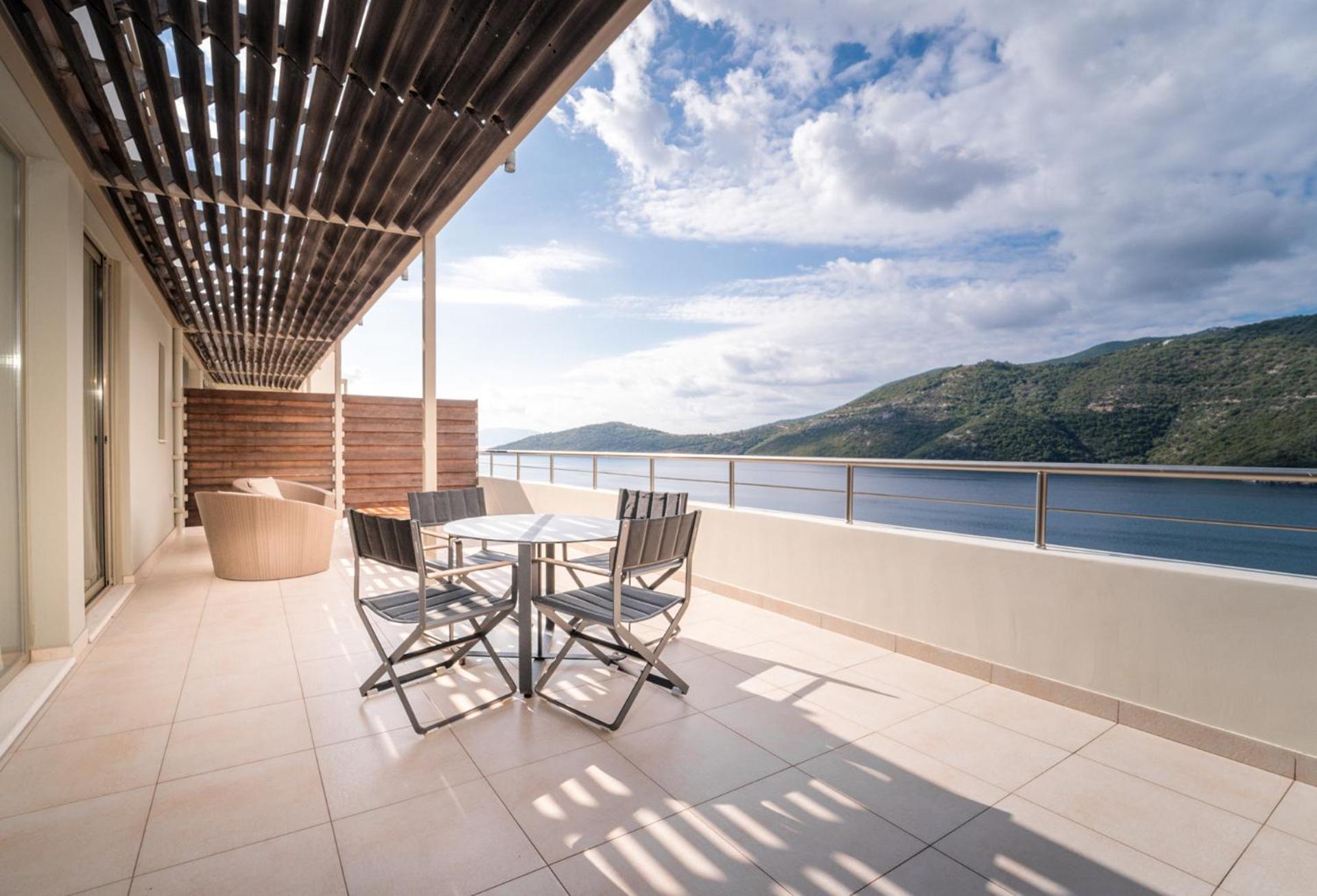 Junior Suite with Sea View - Photo 16