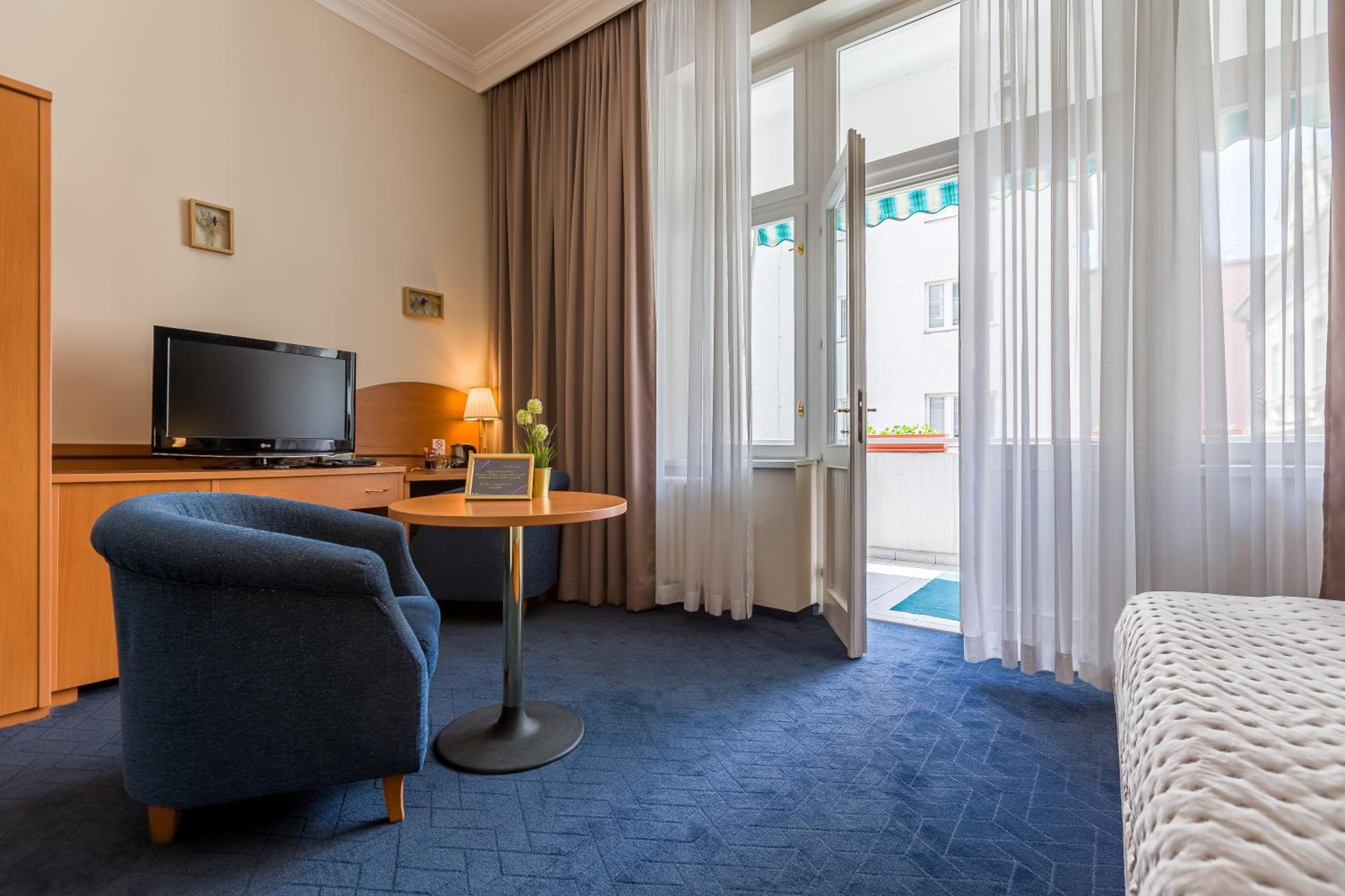 Double Room - Photo 9