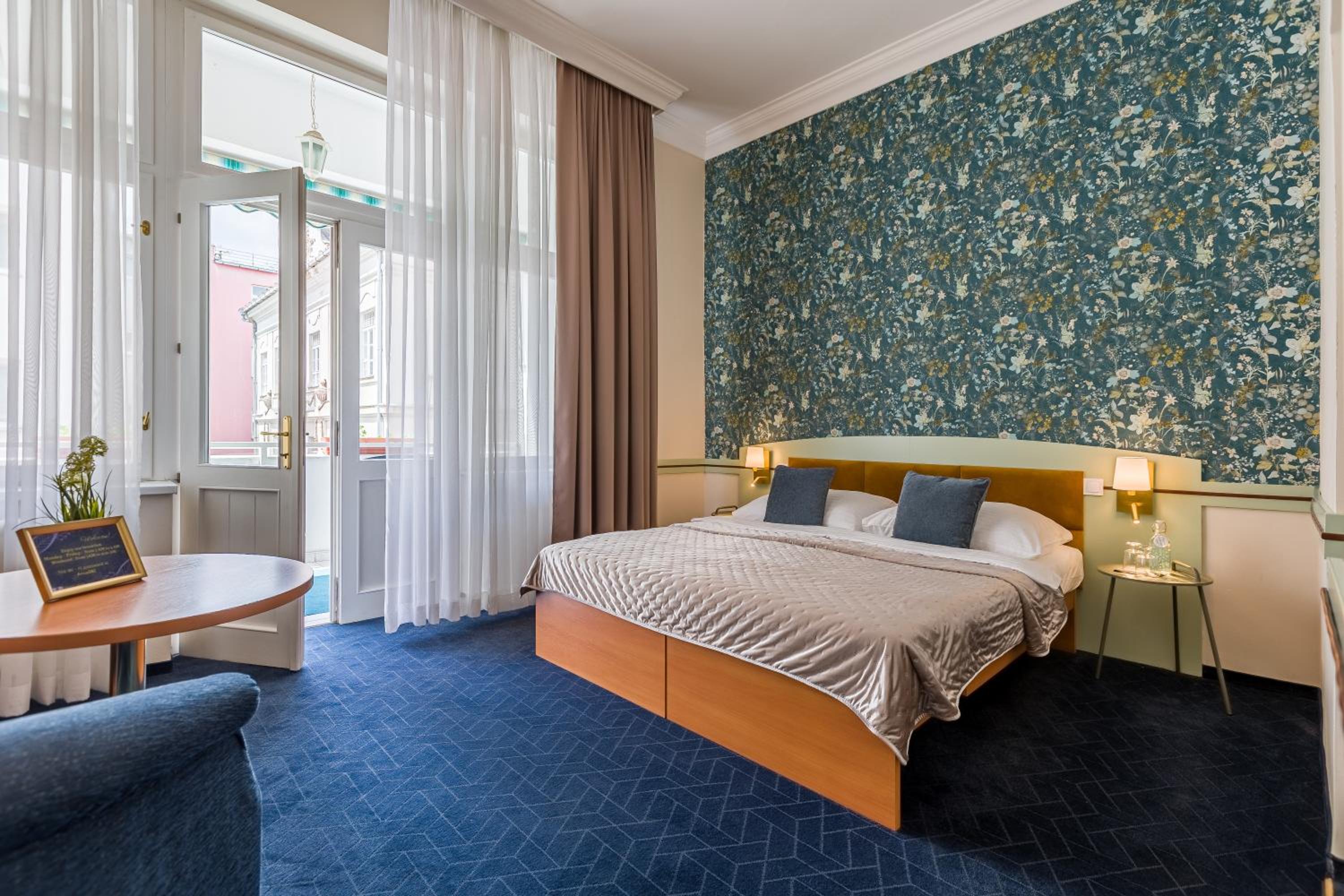Double Room - Photo 7