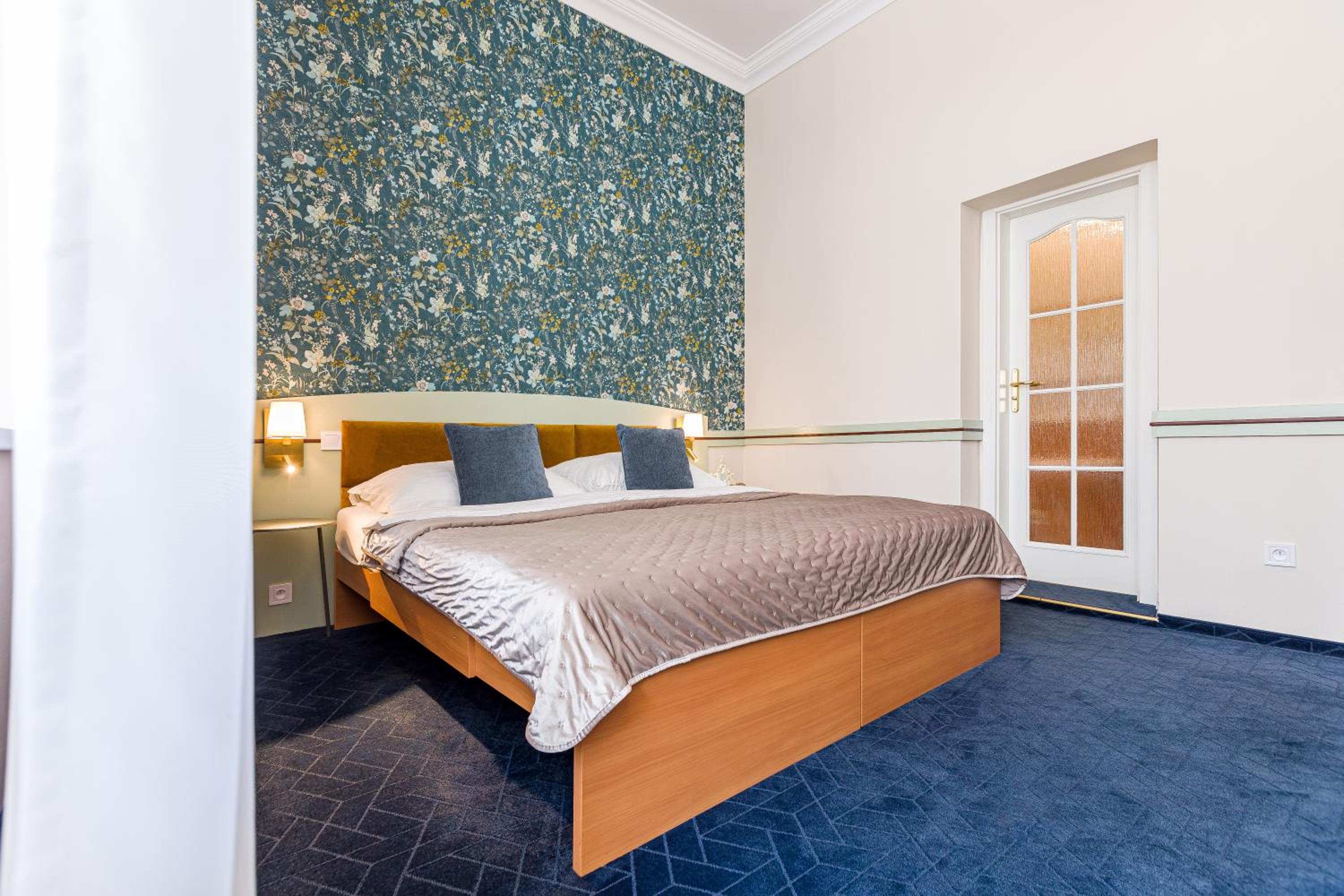 Double Room - Photo 2
