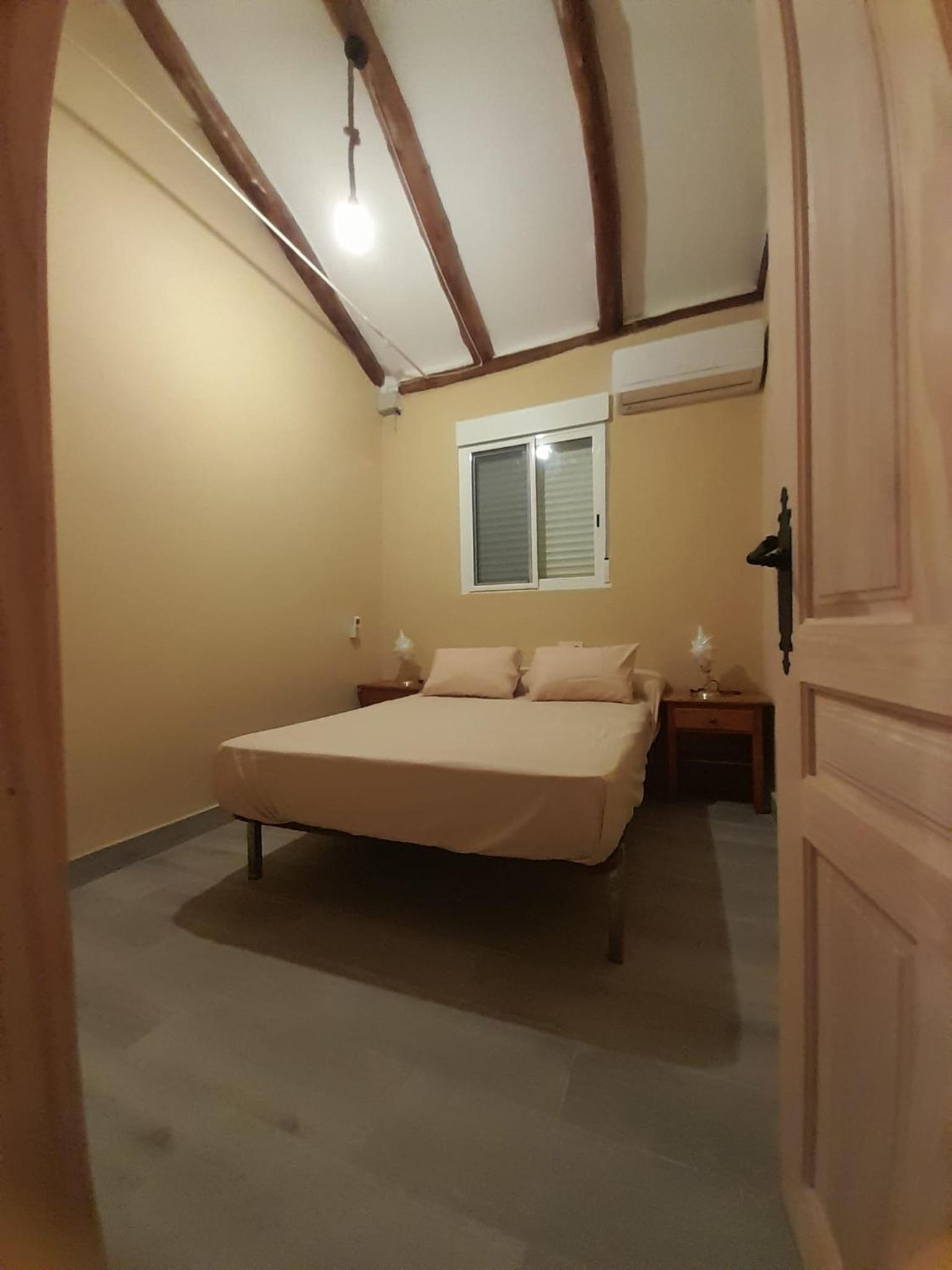 Five-Bedroom House photo 2
