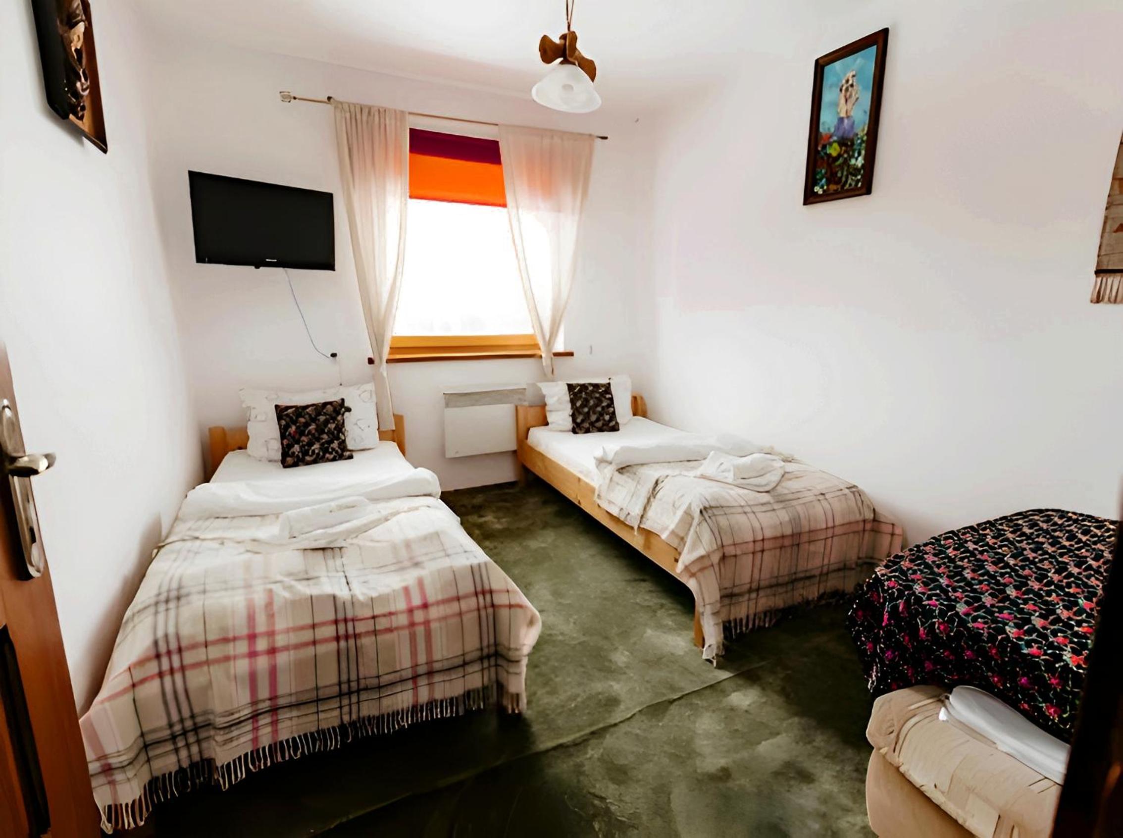 Quadruple Room - Photo 11