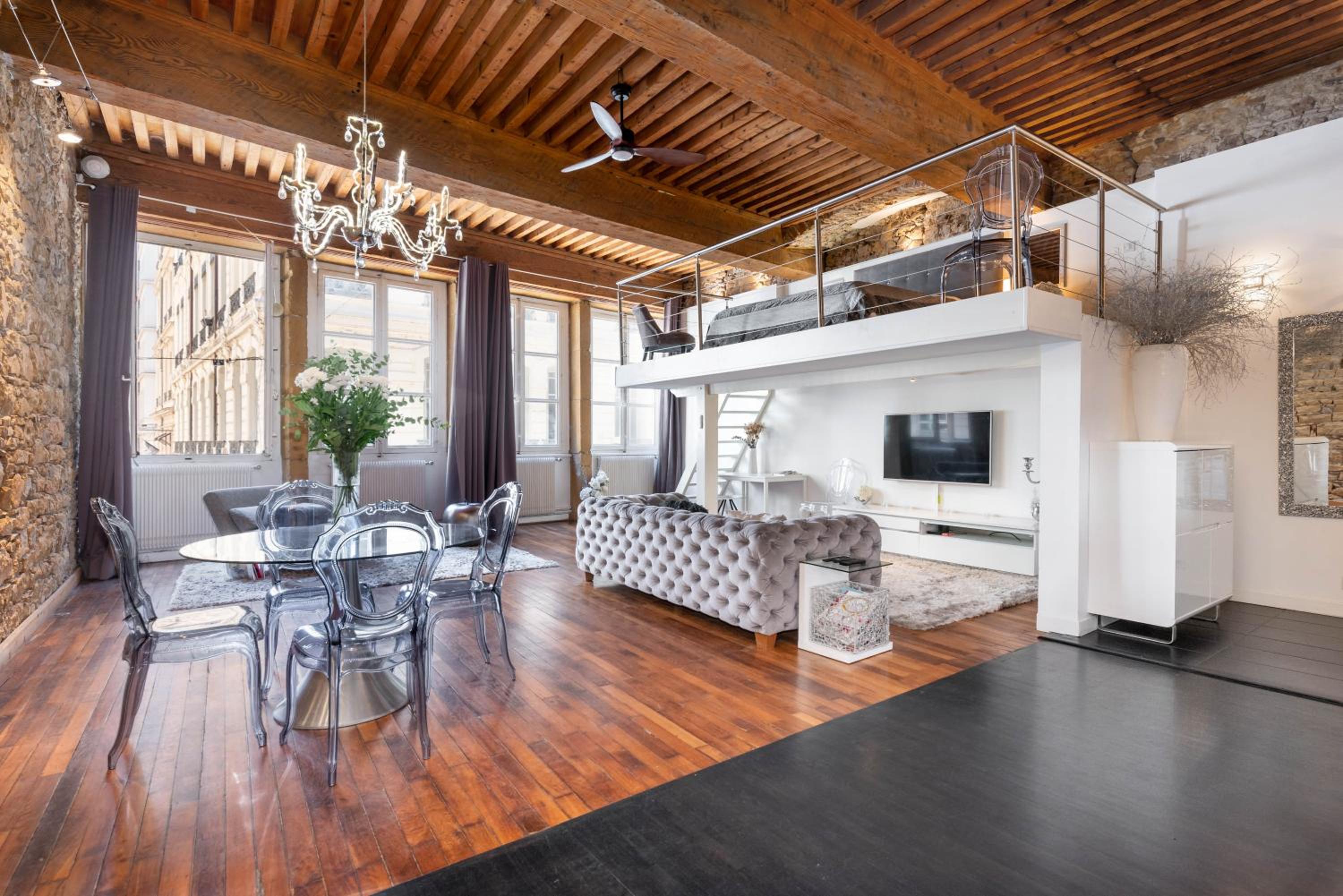 Loft - Photo 1