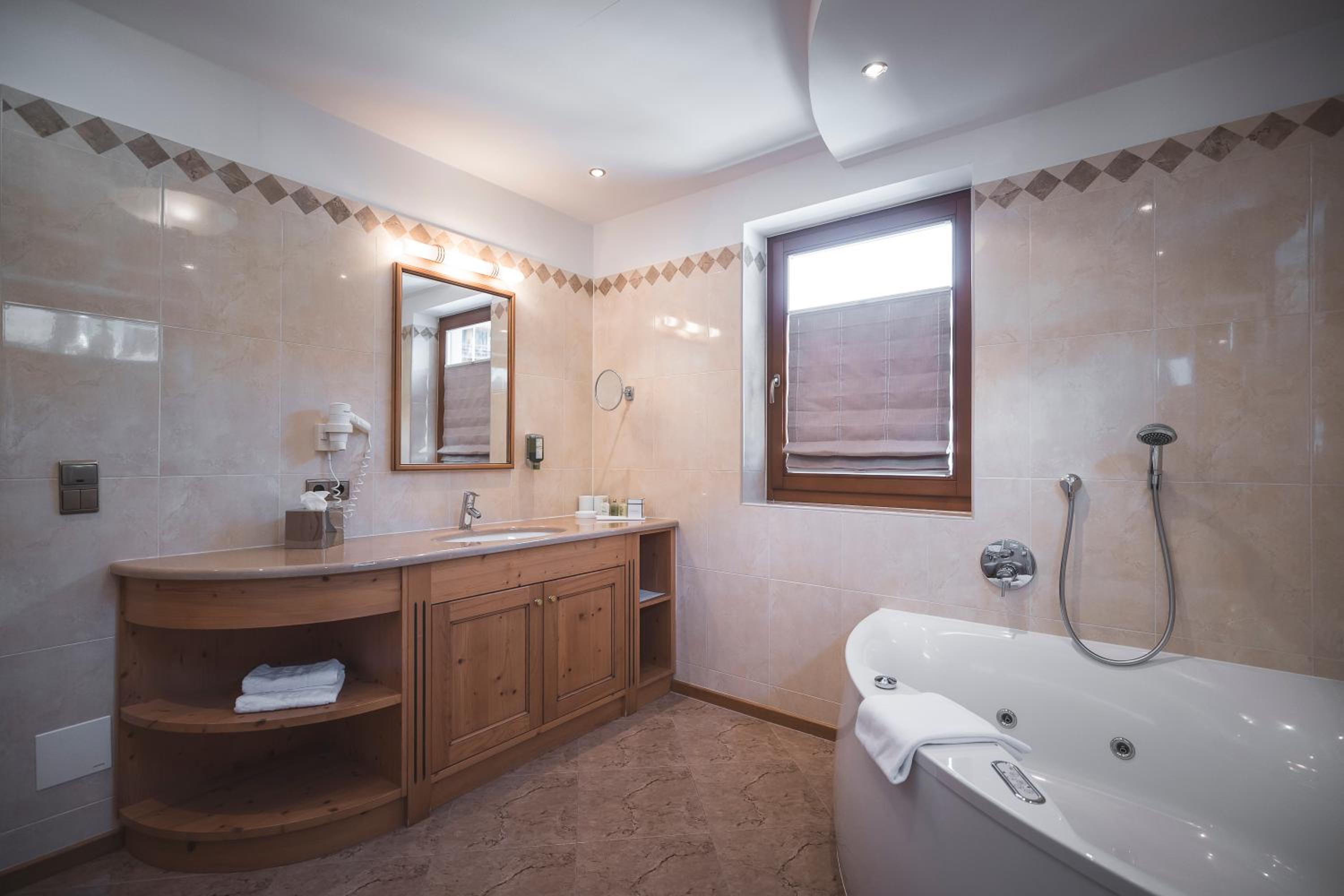 Classic Double Room with Whirlpool Bath - Photo 4