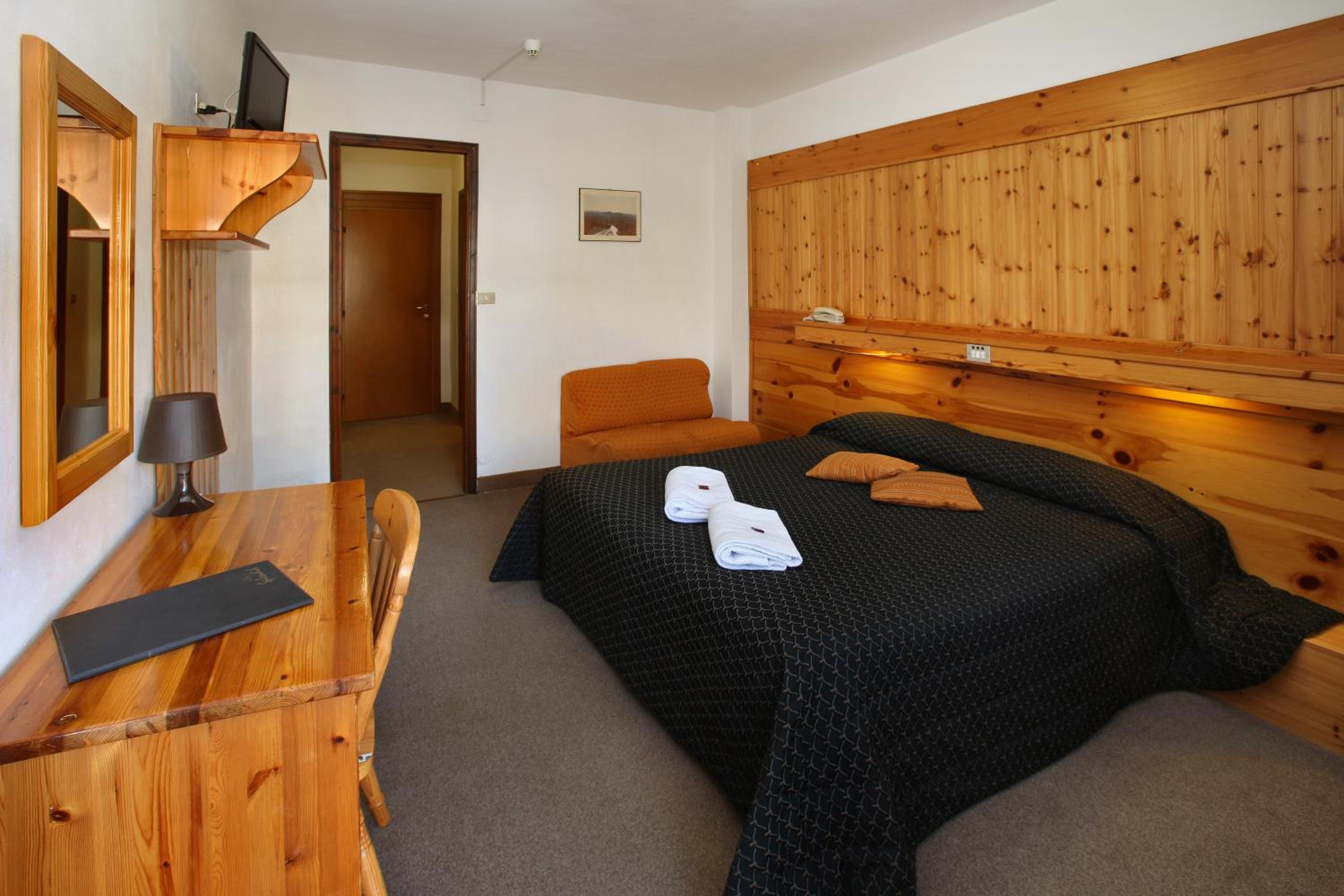 Basic Triple Room photo 3