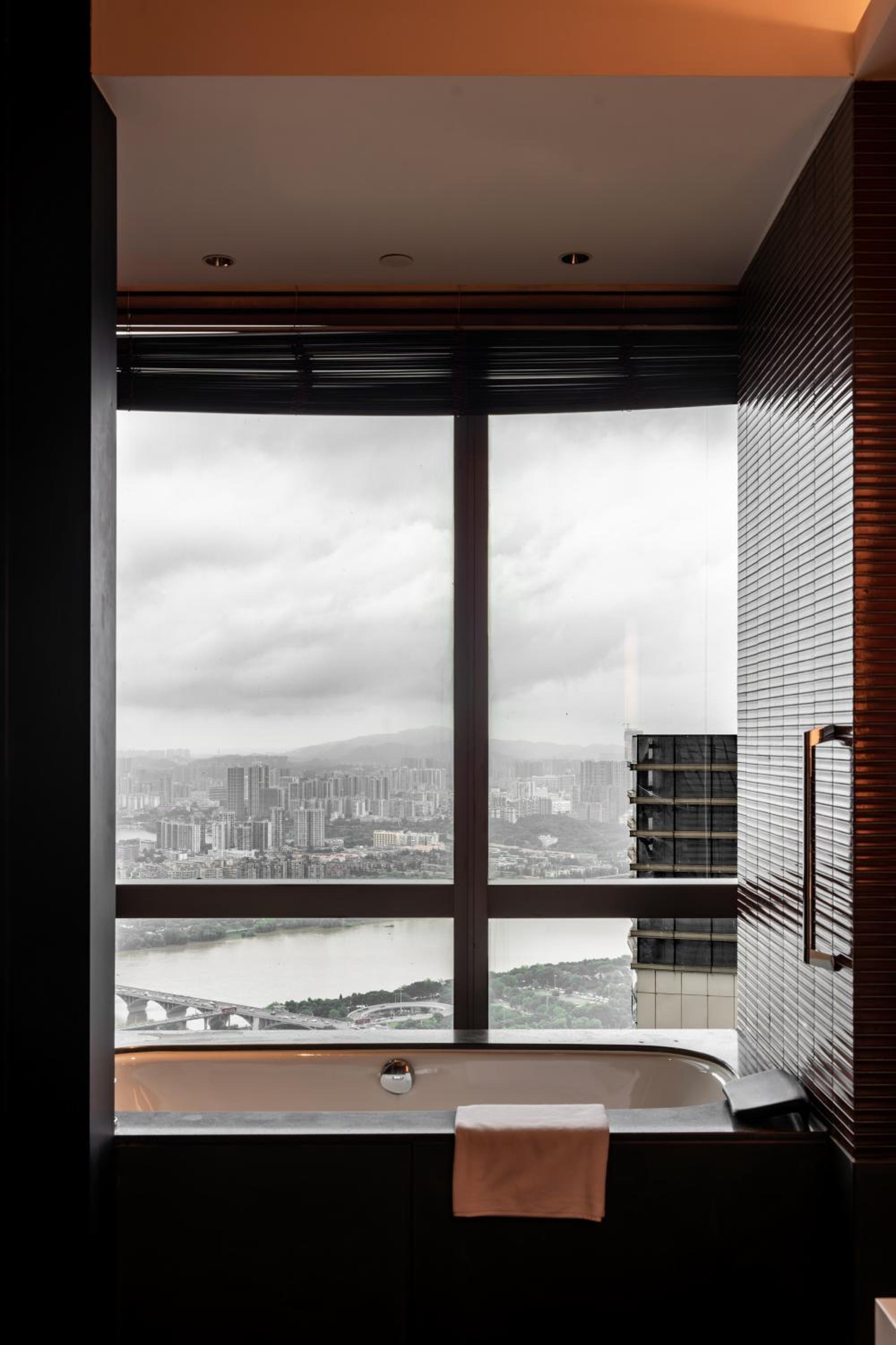 Grand Deluxe King Room with River View photo 2