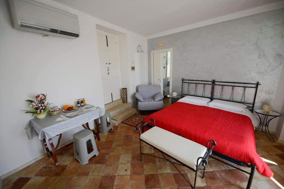Deluxe Room (2 Adults + 1 Child)