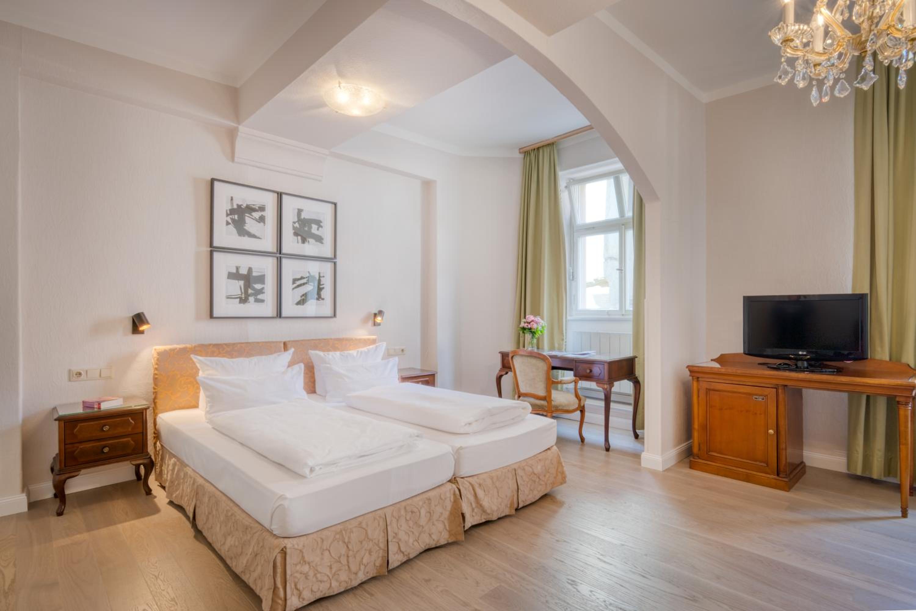 Standard Double Room - Photo 9