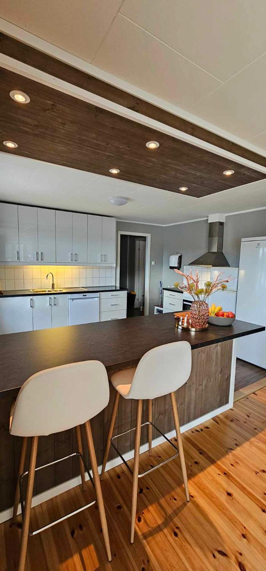 Large Apartment with View and Balcony - Photo 2