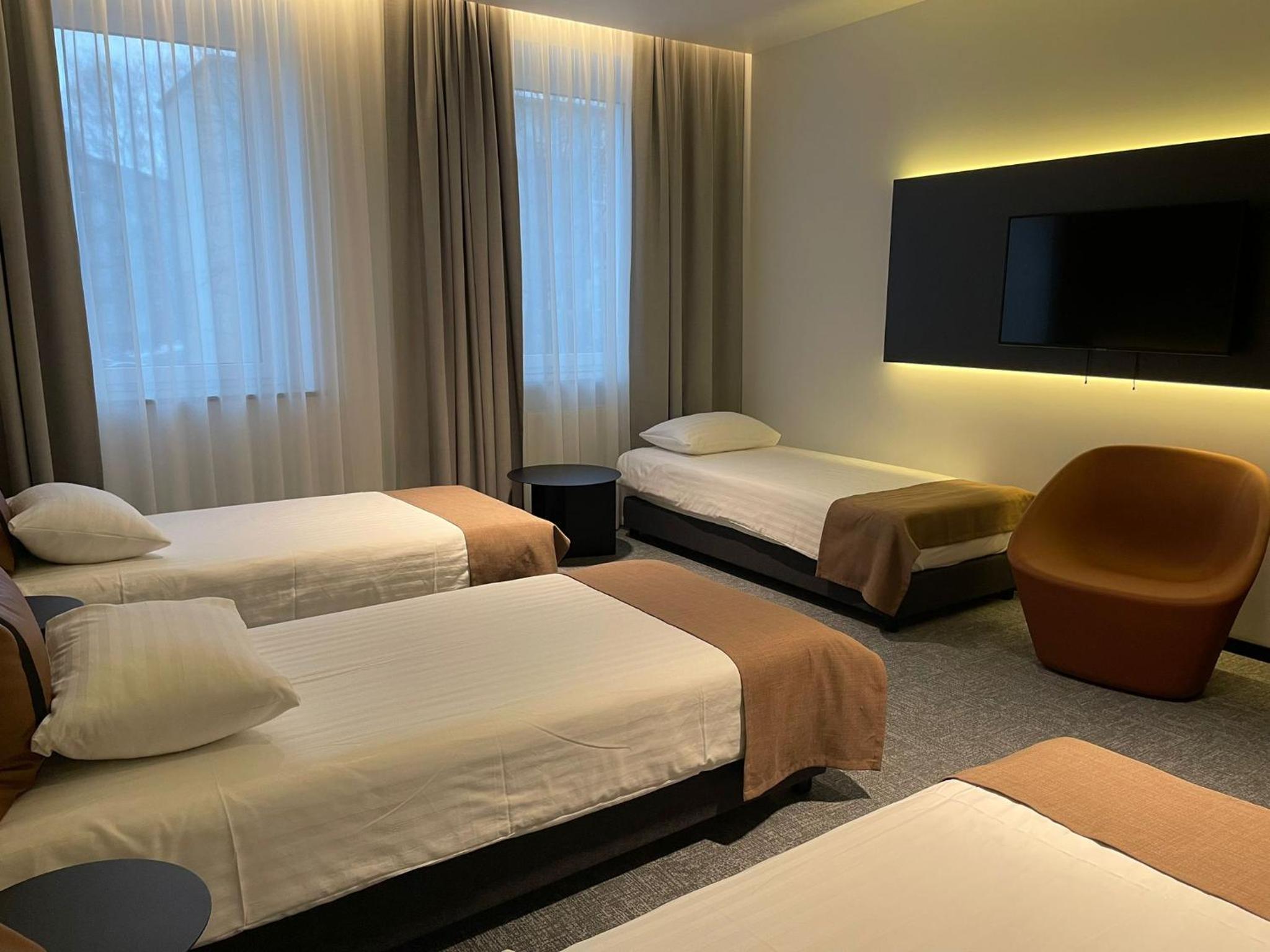 Standard Quadruple Room - Photo 4