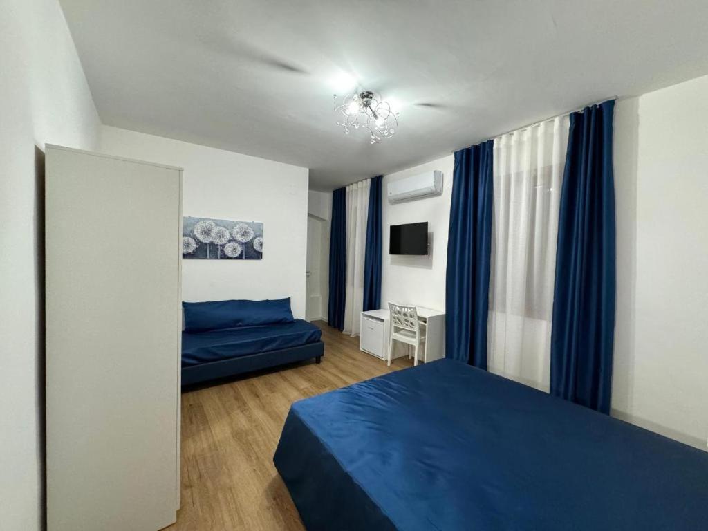 Family Room with Private Bathroom photo 2