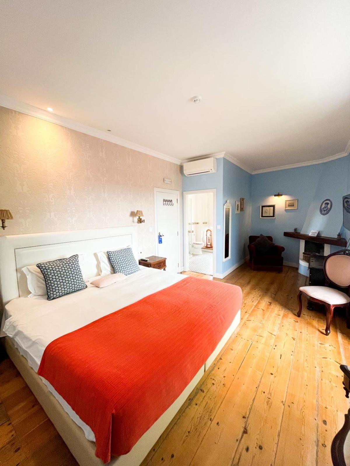 Deluxe Double or Twin Room - Photo 11
