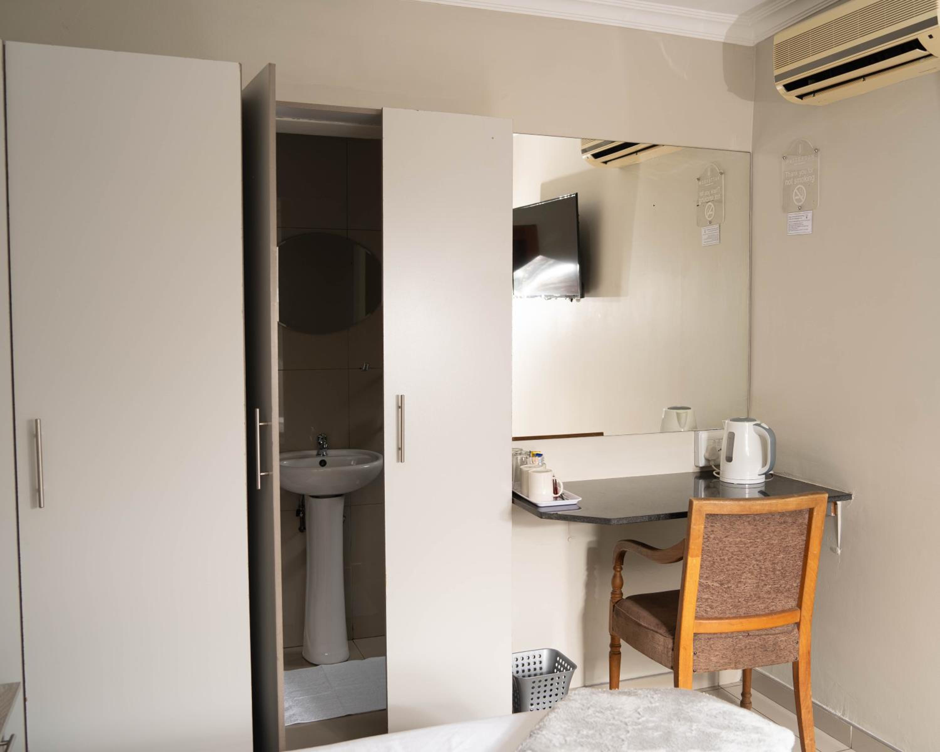 Essential Rooms - Photo 3