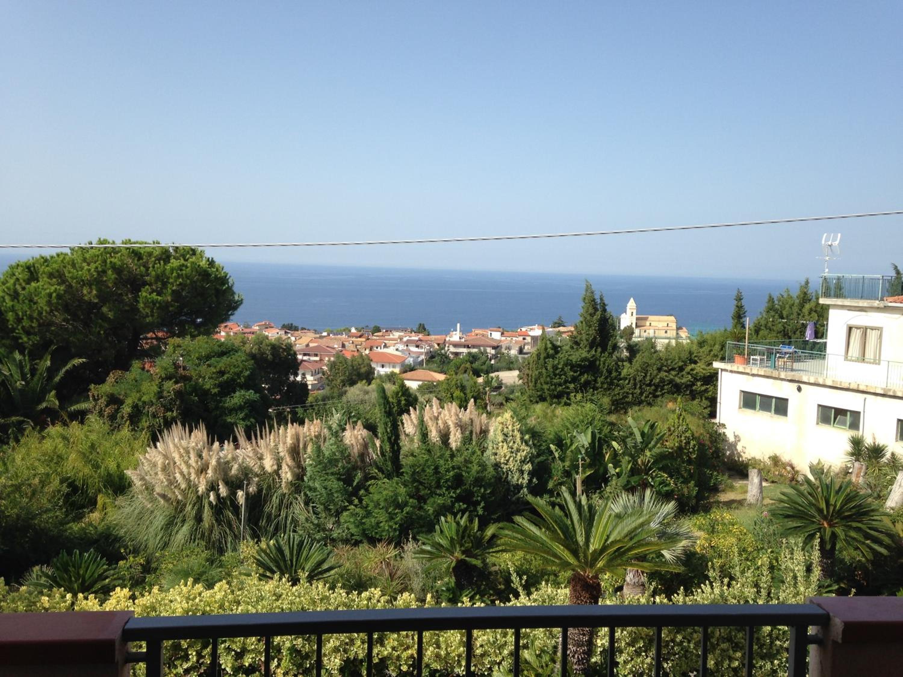 One-Bedroom Apartment with Sea View photo 2