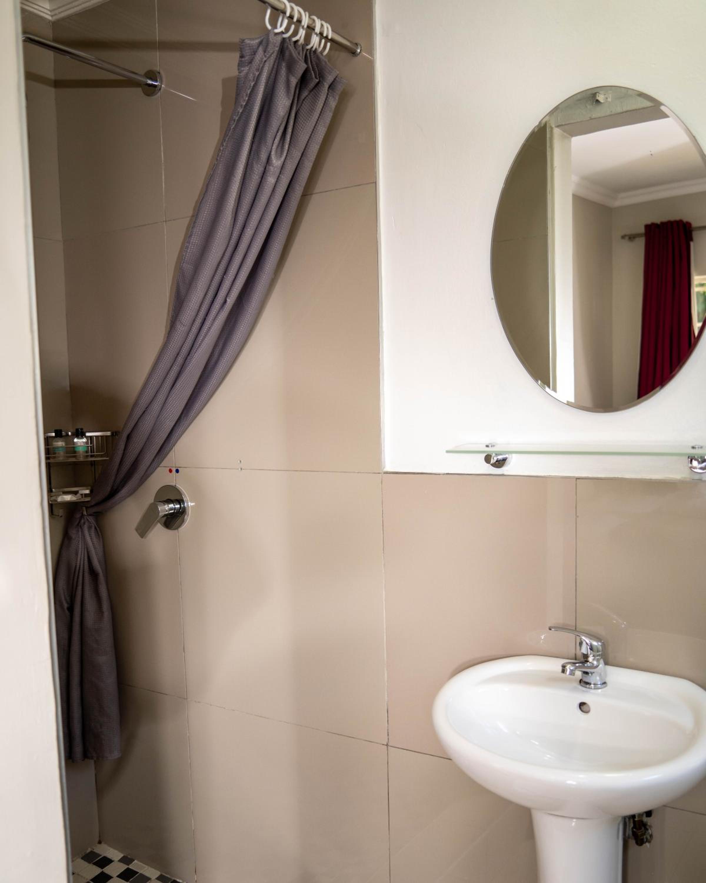Essential Rooms - Photo 5