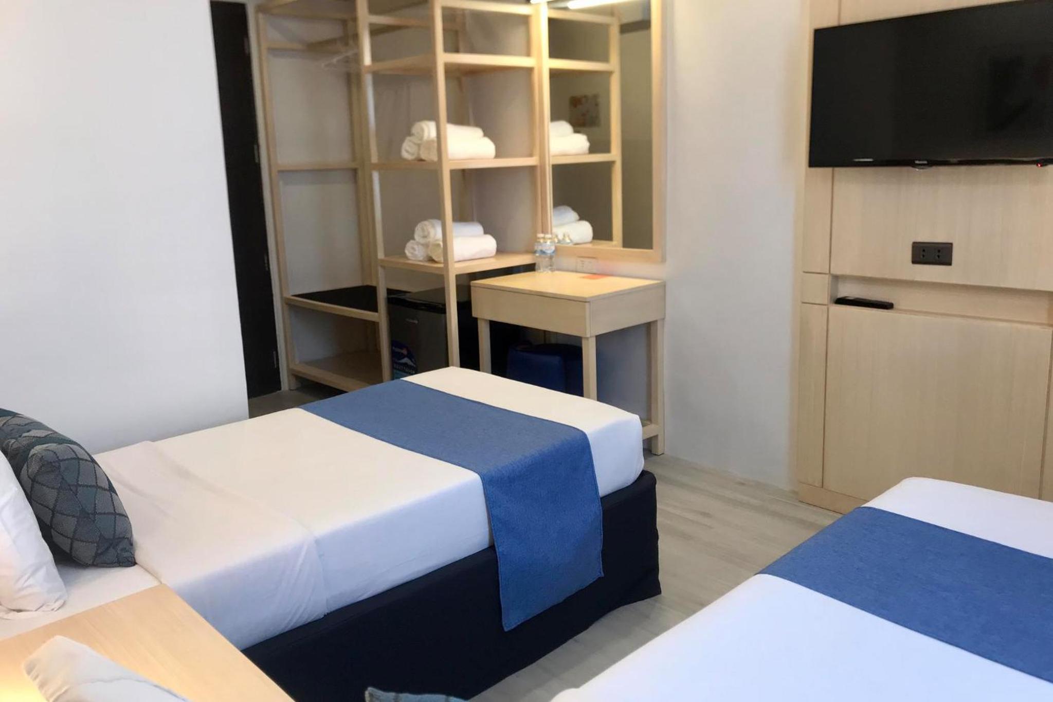Deluxe Twin Room - Photo 13